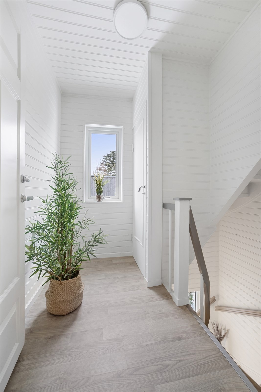 Trappeadkomst til 2. etasje. Galleribilde