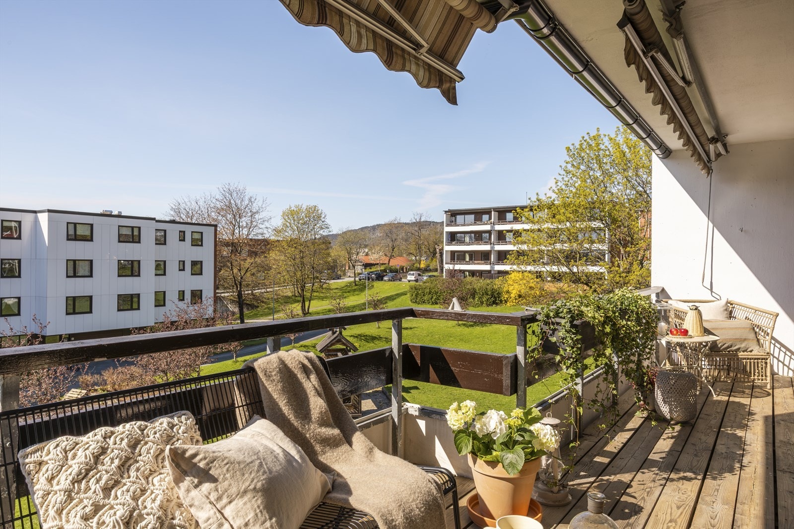 Bilde av balkongen på sommertid Galleribilde