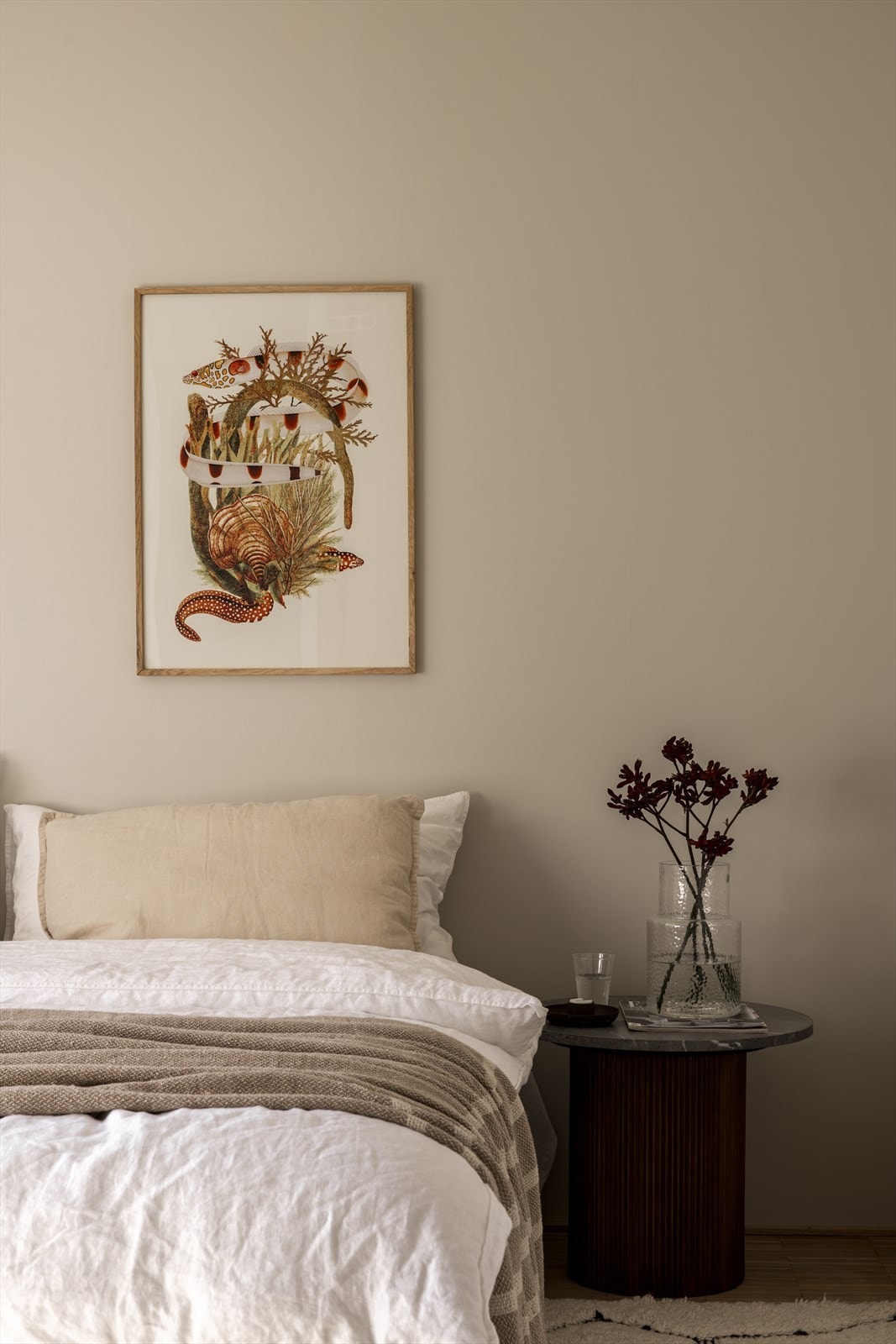 Ved siden av kjøkkenet er soverom 2 Galleribilde