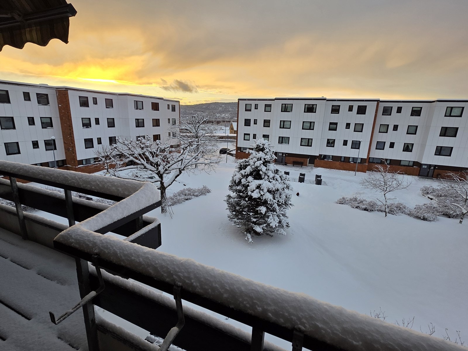 Leiligheten har vestvendt balkong på hele 12 m² Galleribilde