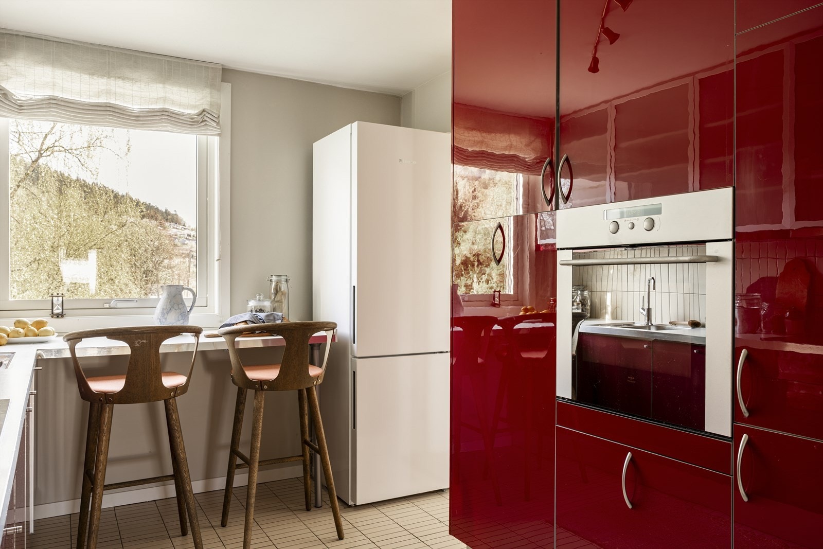 Her er det rikelig med skap- og benkeplass Galleribilde