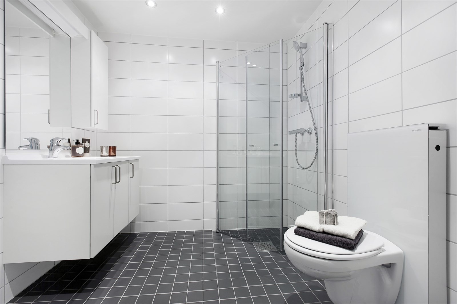 Moderne bad m/gulvvarme. Se salgsoppgave for nærmere beskrivelse. Galleribilde