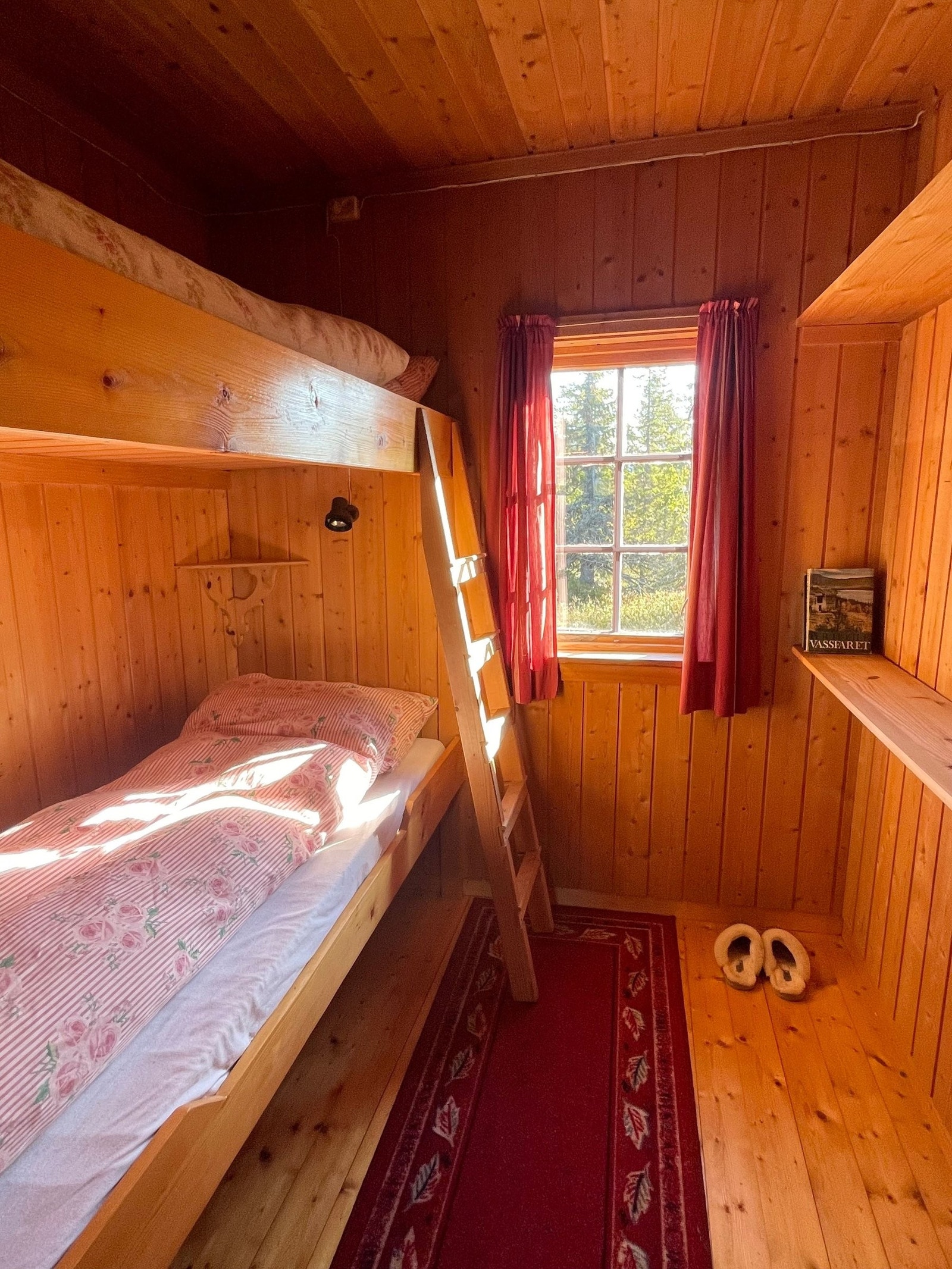 Soverom 3, med køyeseng og morgensol. Galleribilde