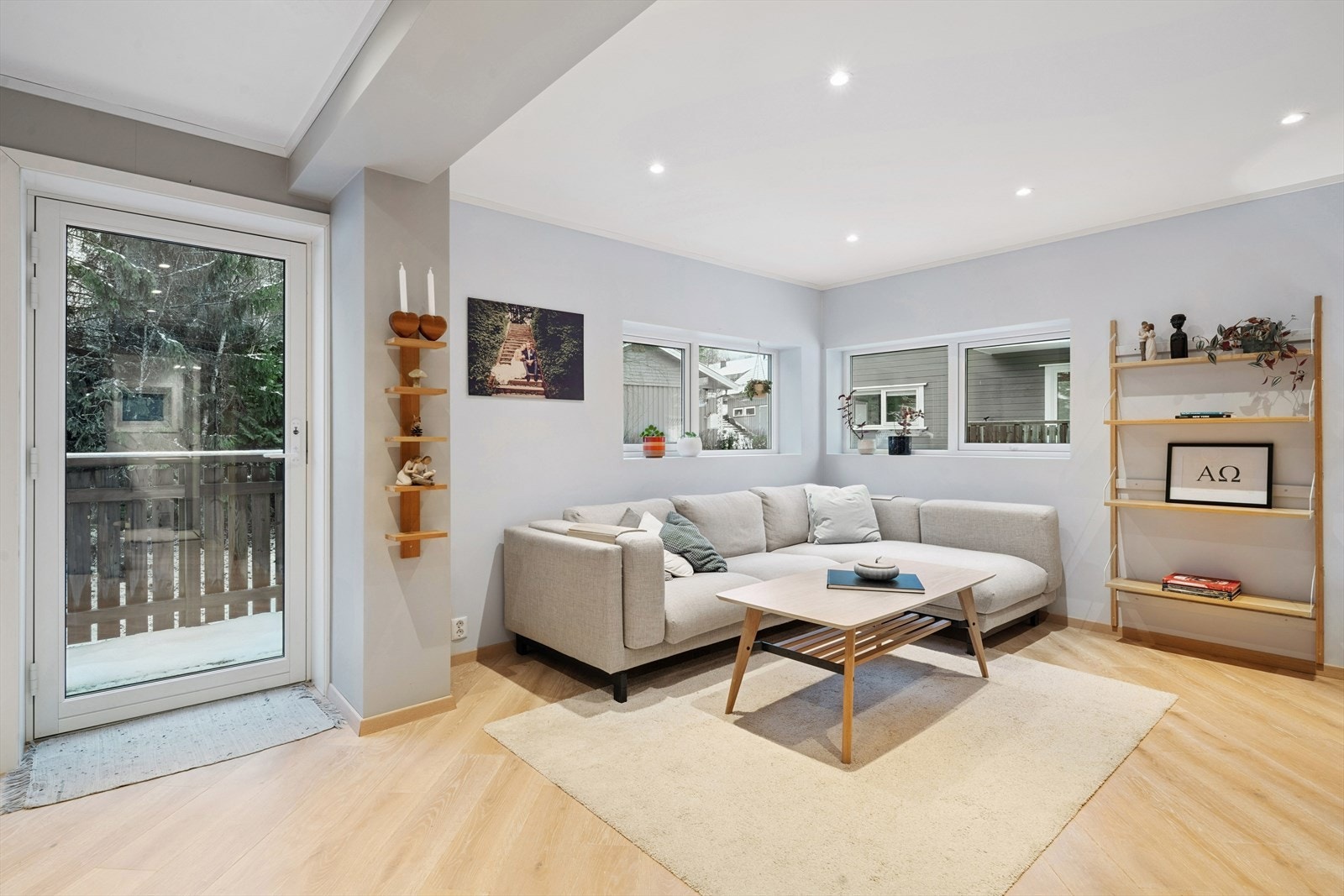 Sleng deg på sofaen etter en lang dag på skole eller jobb og kos deg med en god film. Galleribilde