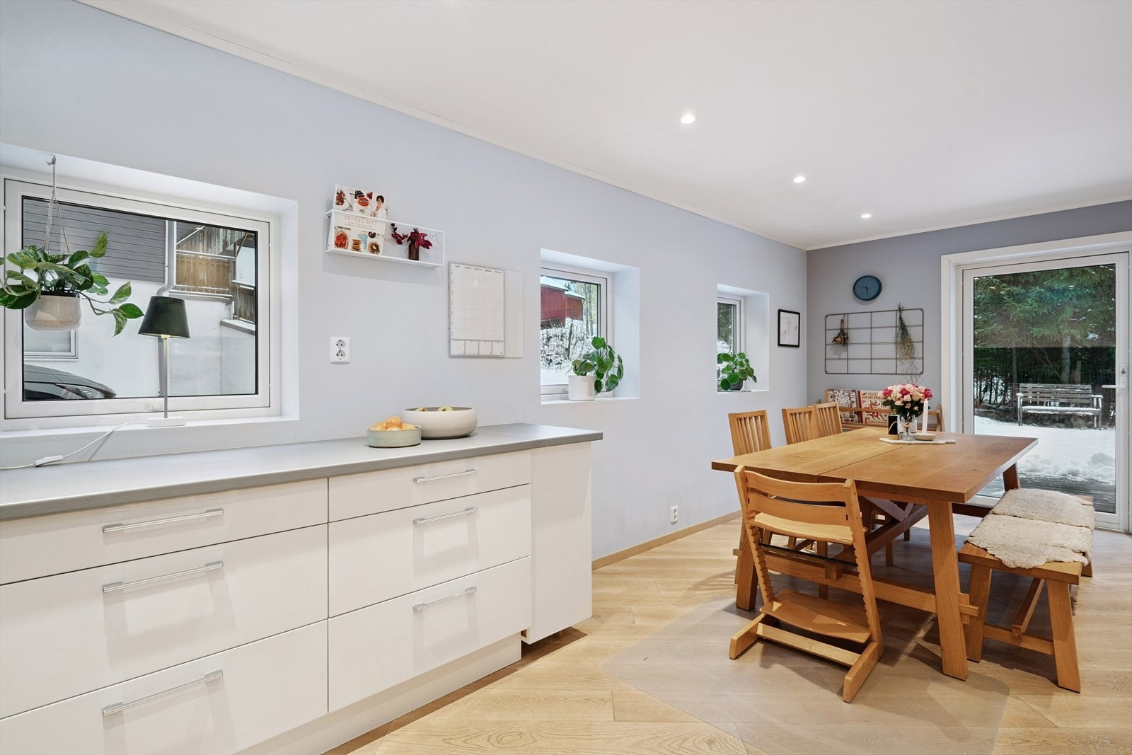 Boligen har utstrakt bruk av downlights som gir fin lyssetting av rommene. Galleribilde