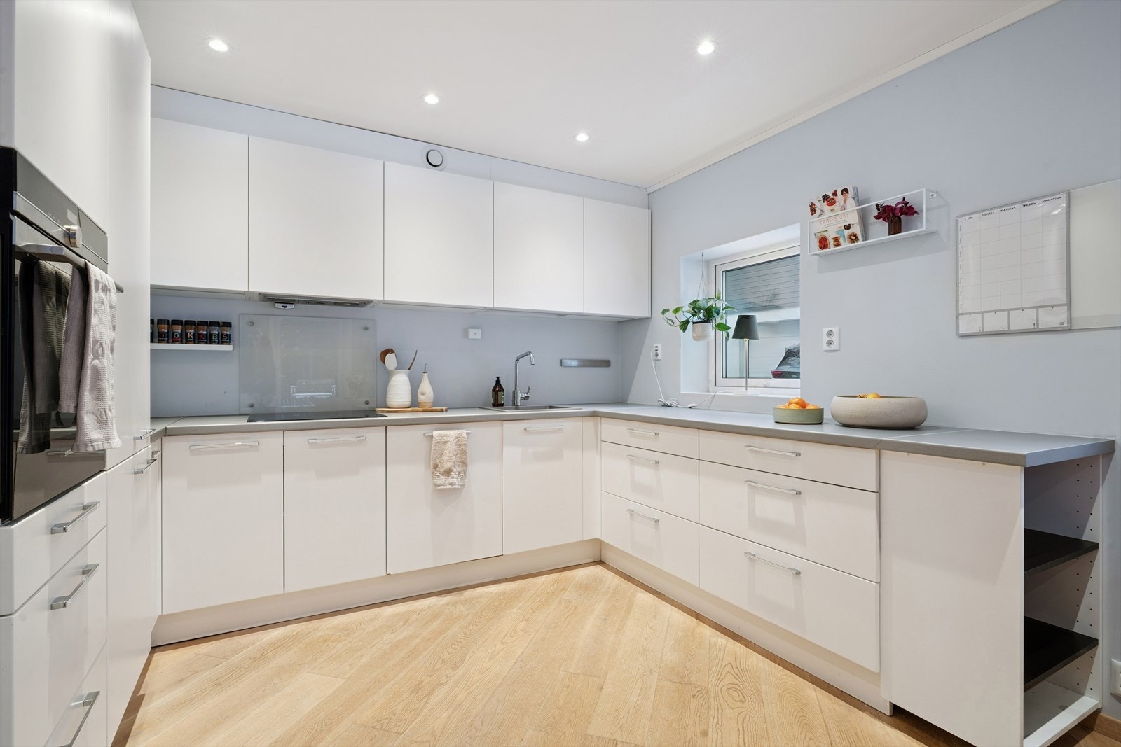 Alle hvitevarer bortsett fra kjøleskap er integrerte og vil medfølge. Galleribilde