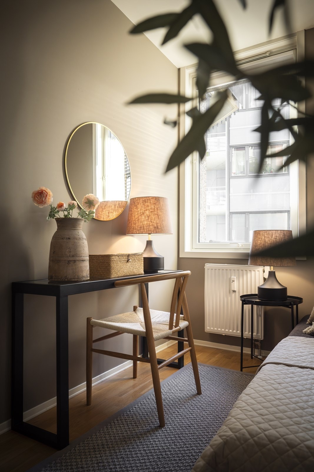 Her er det plass til seng, skrivepult og skap/kommode. Galleribilde