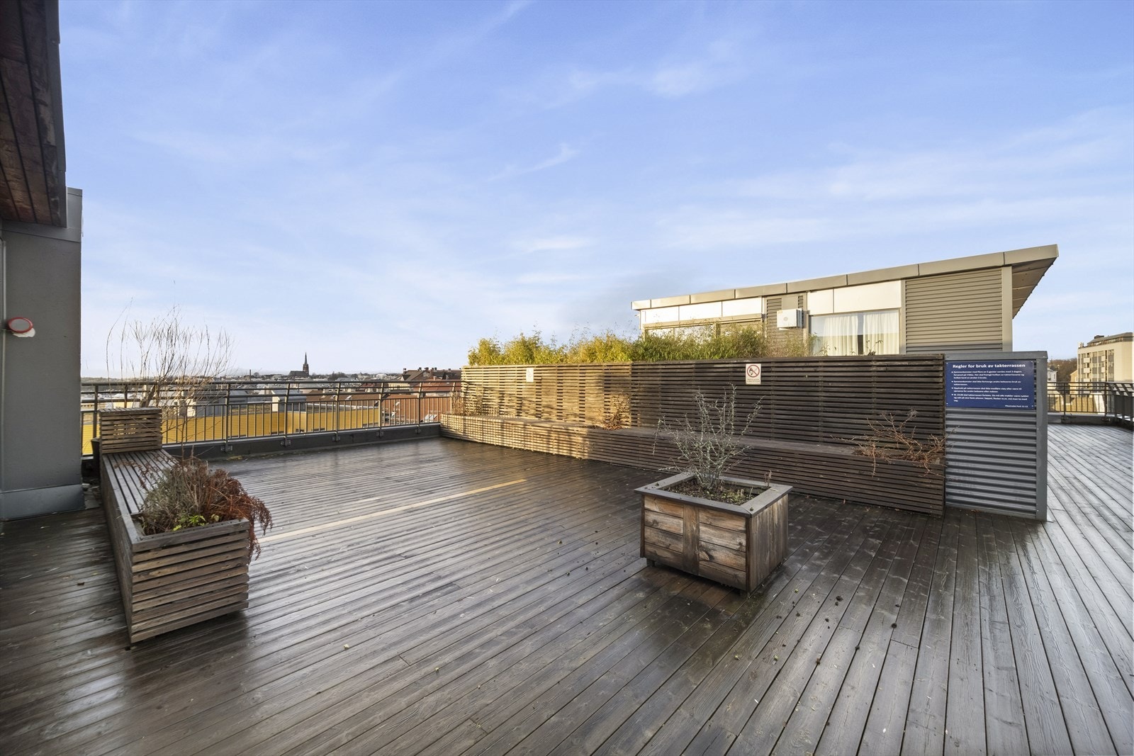 Borettslaget har to solrike felles takterrasser som beboerne kan benytte. Galleribilde