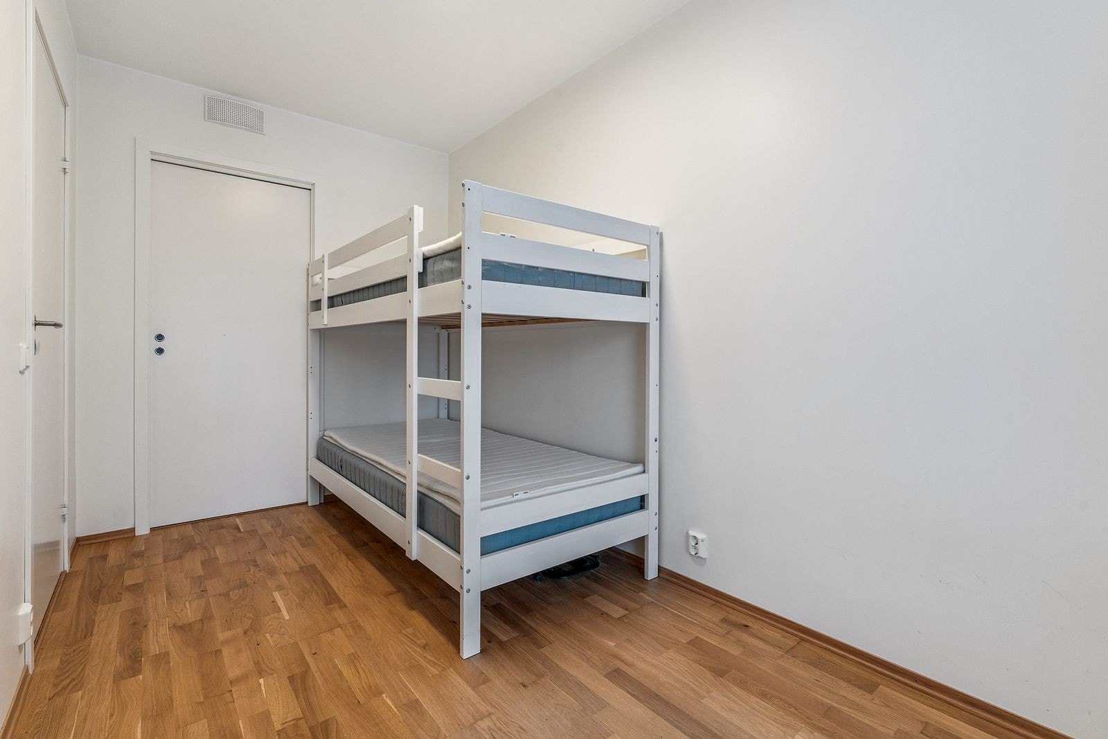 Soverom 2 - med walk-in closet Galleribilde