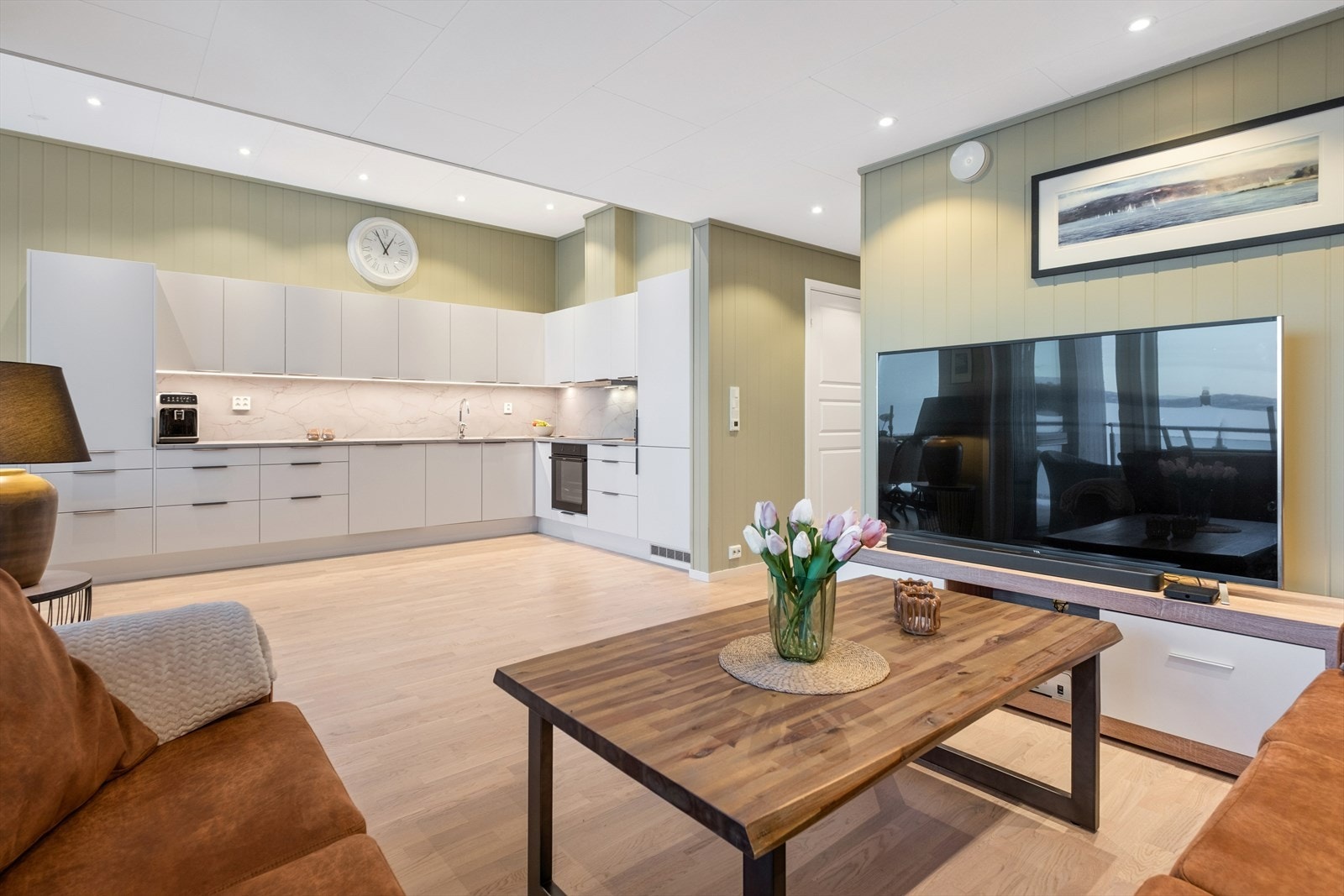 Stue mot kjøkken Galleribilde