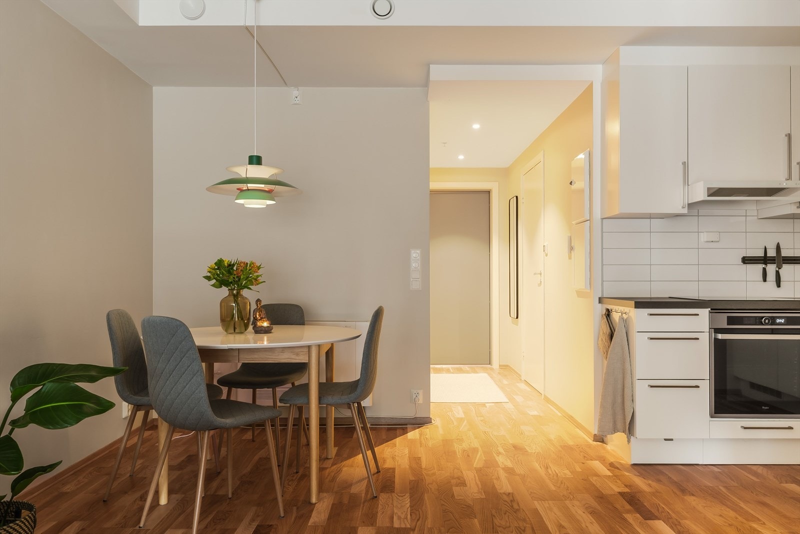 Her er det god plass til å etablere en spisekrok slik at man kan invitere kjente og kjære på middagsbesøk. Galleribilde