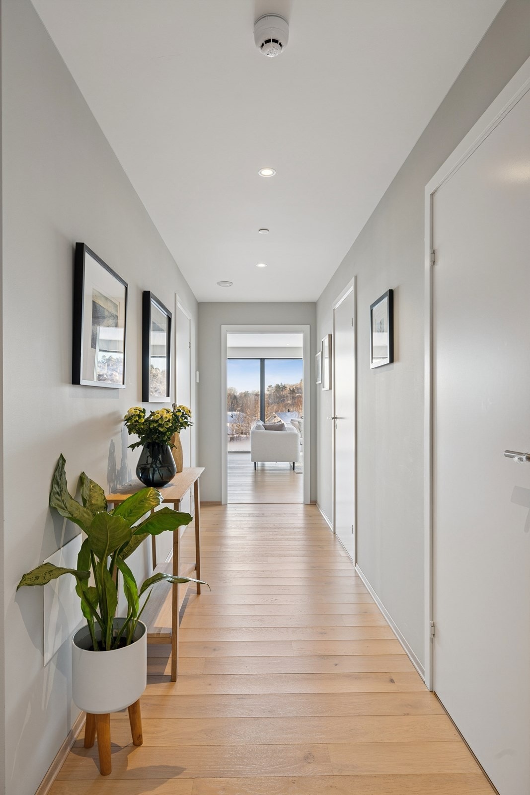 Effektiv gang med adkomst til bad og soverom Galleribilde