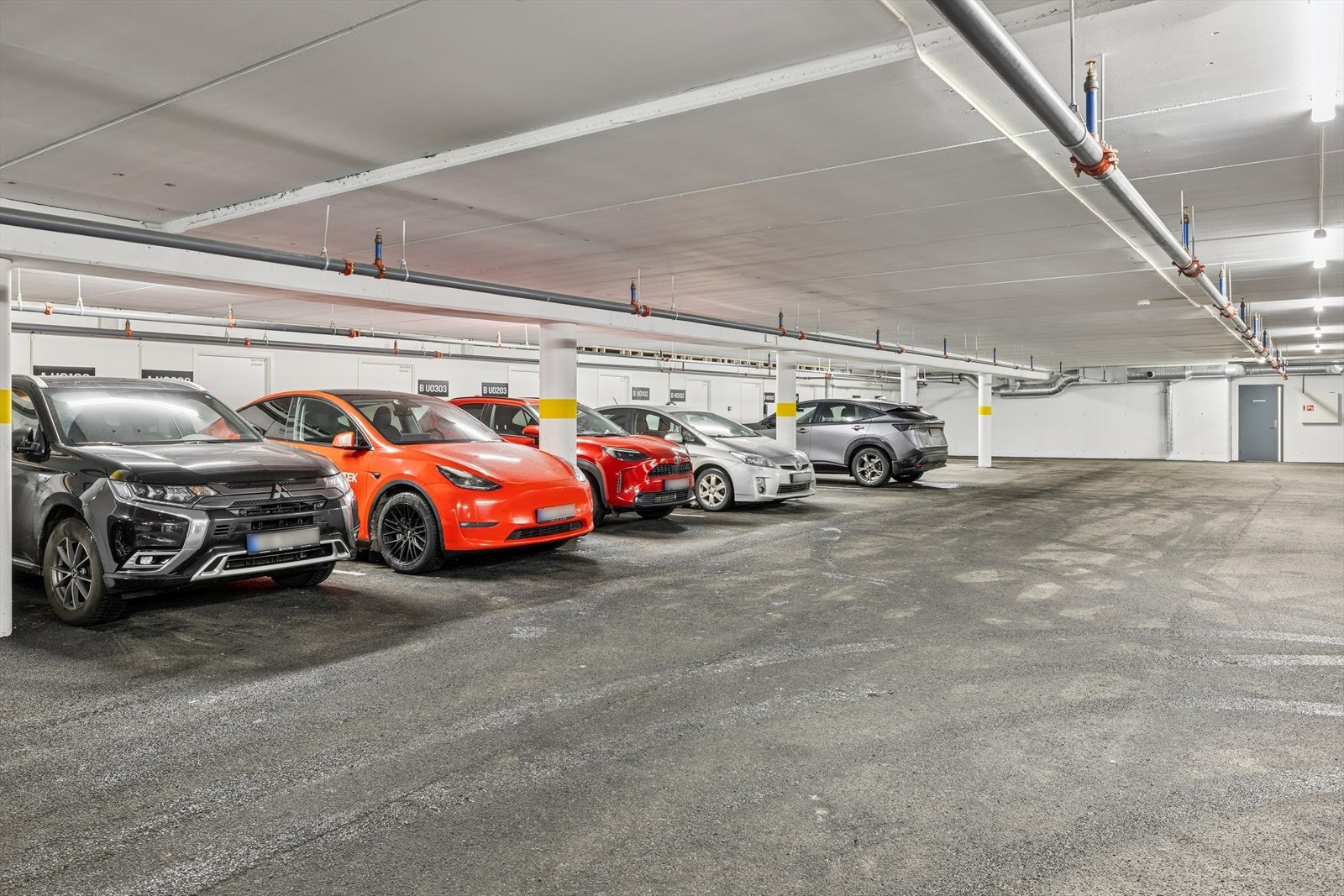 Det medfølger 1 stk innendørs p-plass, i tillegg til 1 utendørs parkeringsplass Galleribilde