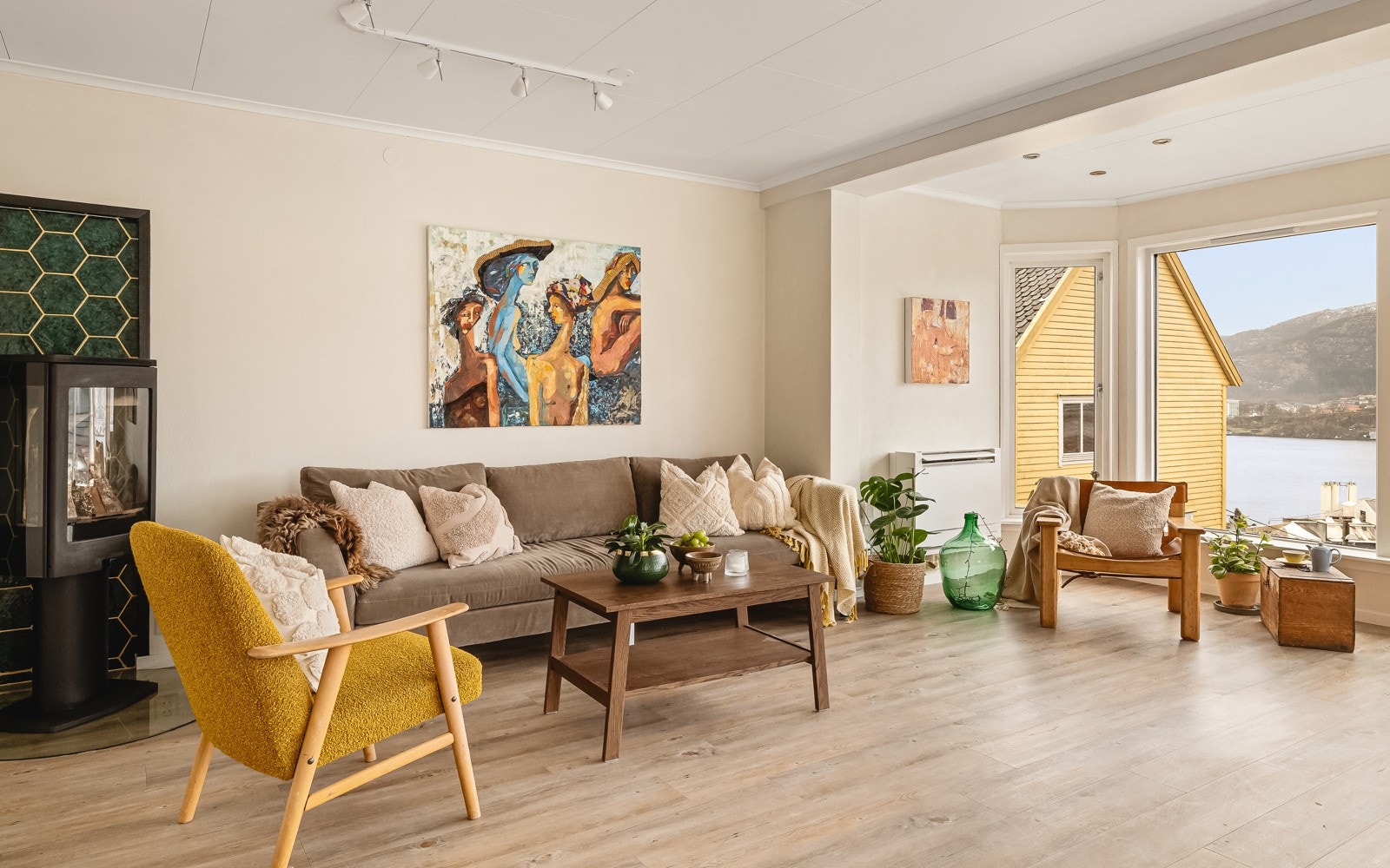 - Det er varmepumpe i stue som sikrer et godt og lunt inneklima - Galleribilde