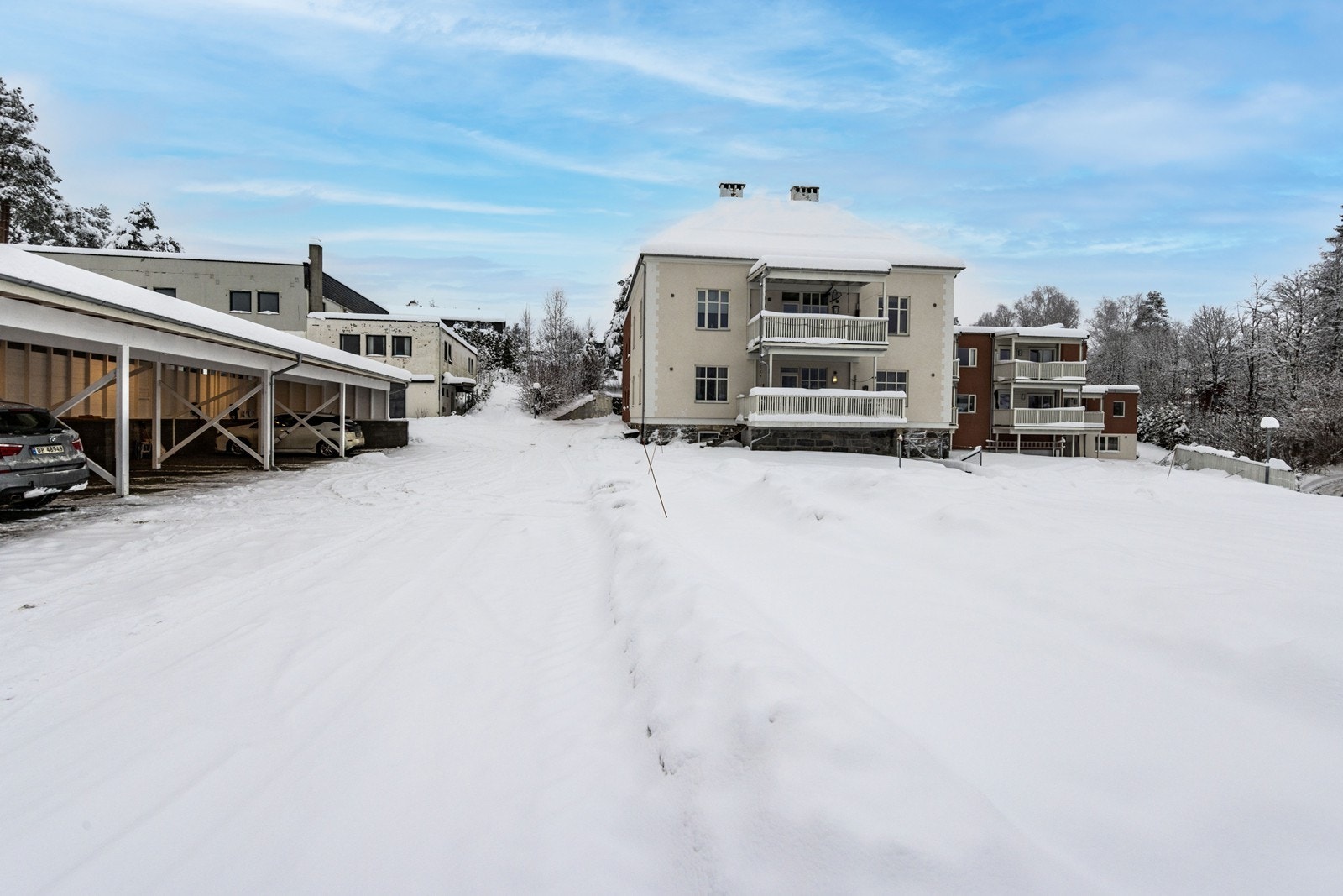Lys og innbydende selveierleilighet i Vikersund sentrum - Parkering i carport - Nærhet til flotte turområder Galleribilde