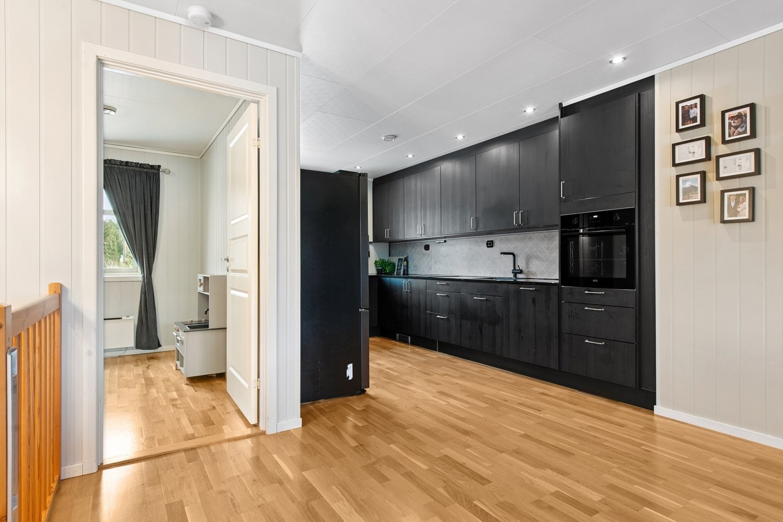 Adkomst til det ene soverommet i 2. etasje fra stue/kjøkken. Galleribilde