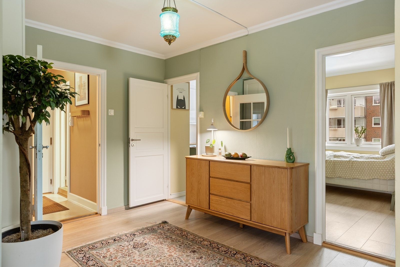 Balansert og lekkert valg av farger, noe som gir god balanse mellom det livlige og det behagelige Galleribilde