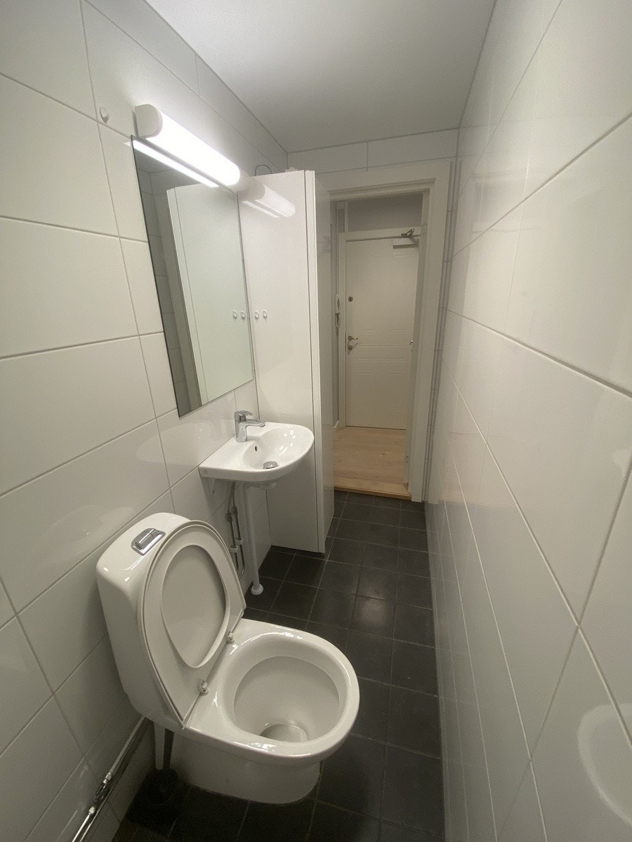 Bad med skap Galleribilde