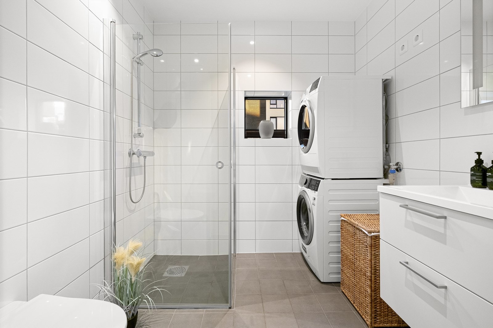 Bad nr. 2 er også helfliset og har vannbåren gulvvarme. Galleribilde