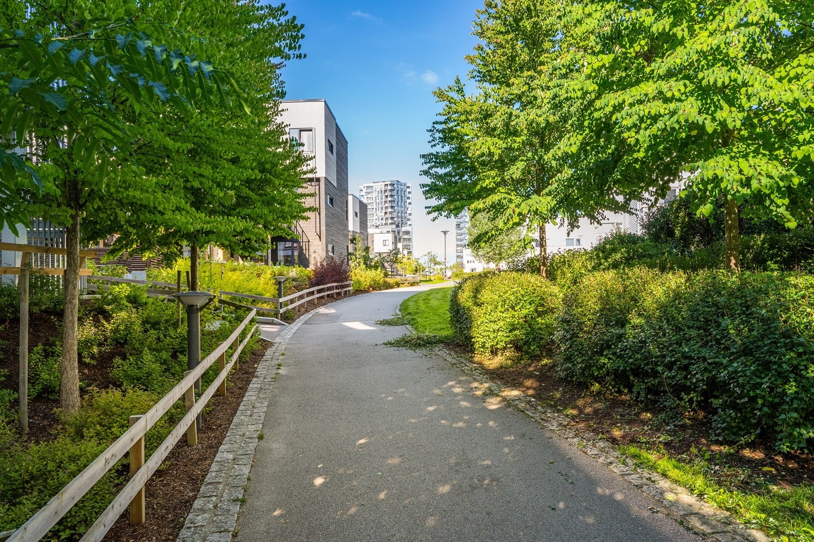 Fra boligen tar det ca. 5-10 minutter å gå til Stavanger Øst, og 30 minutter å gå til Stavanger sentrum. Galleribilde