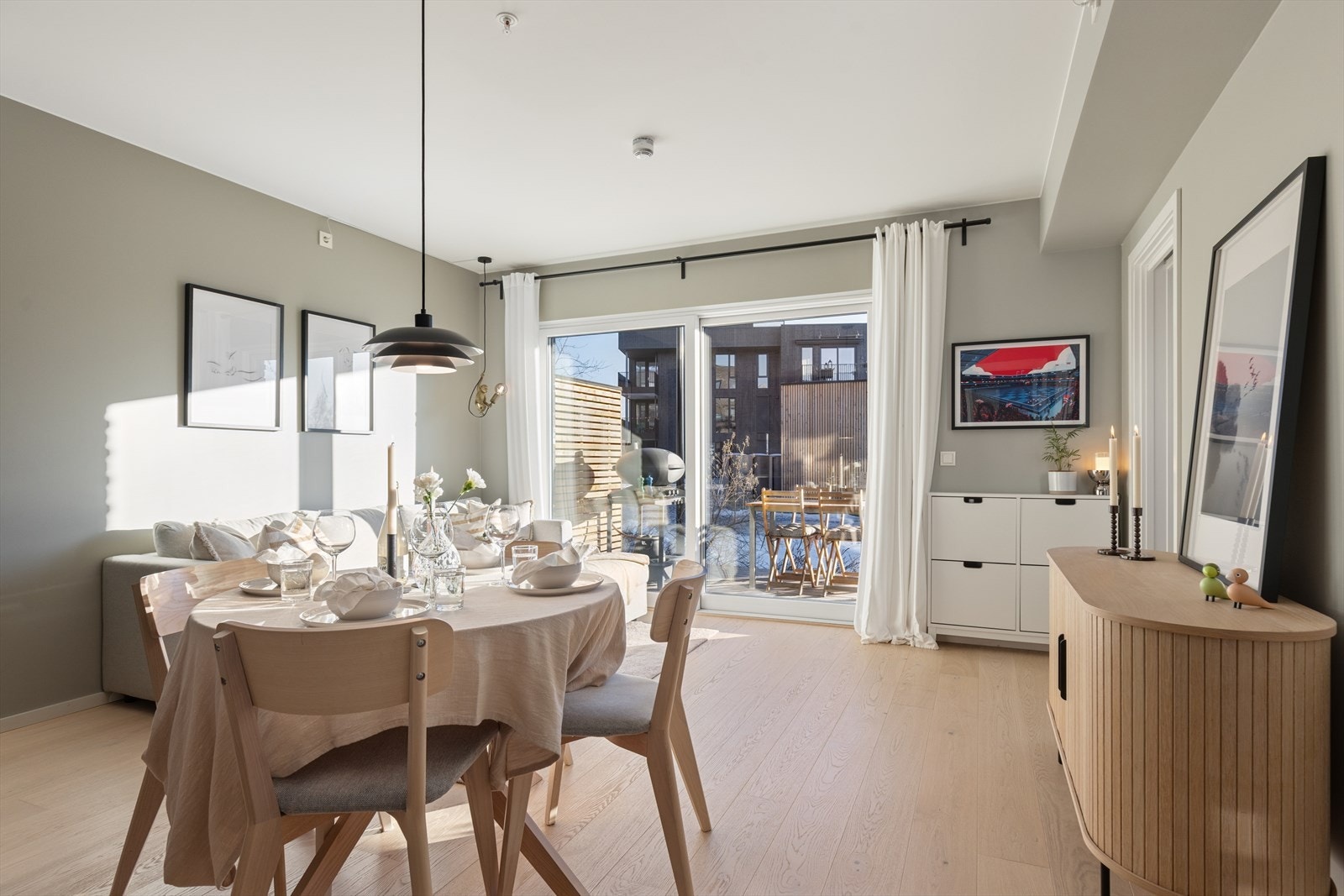 Velkommen til Dragehodesvingen 20, presentert av eiendomsmegler Eirik Aas. Galleribilde