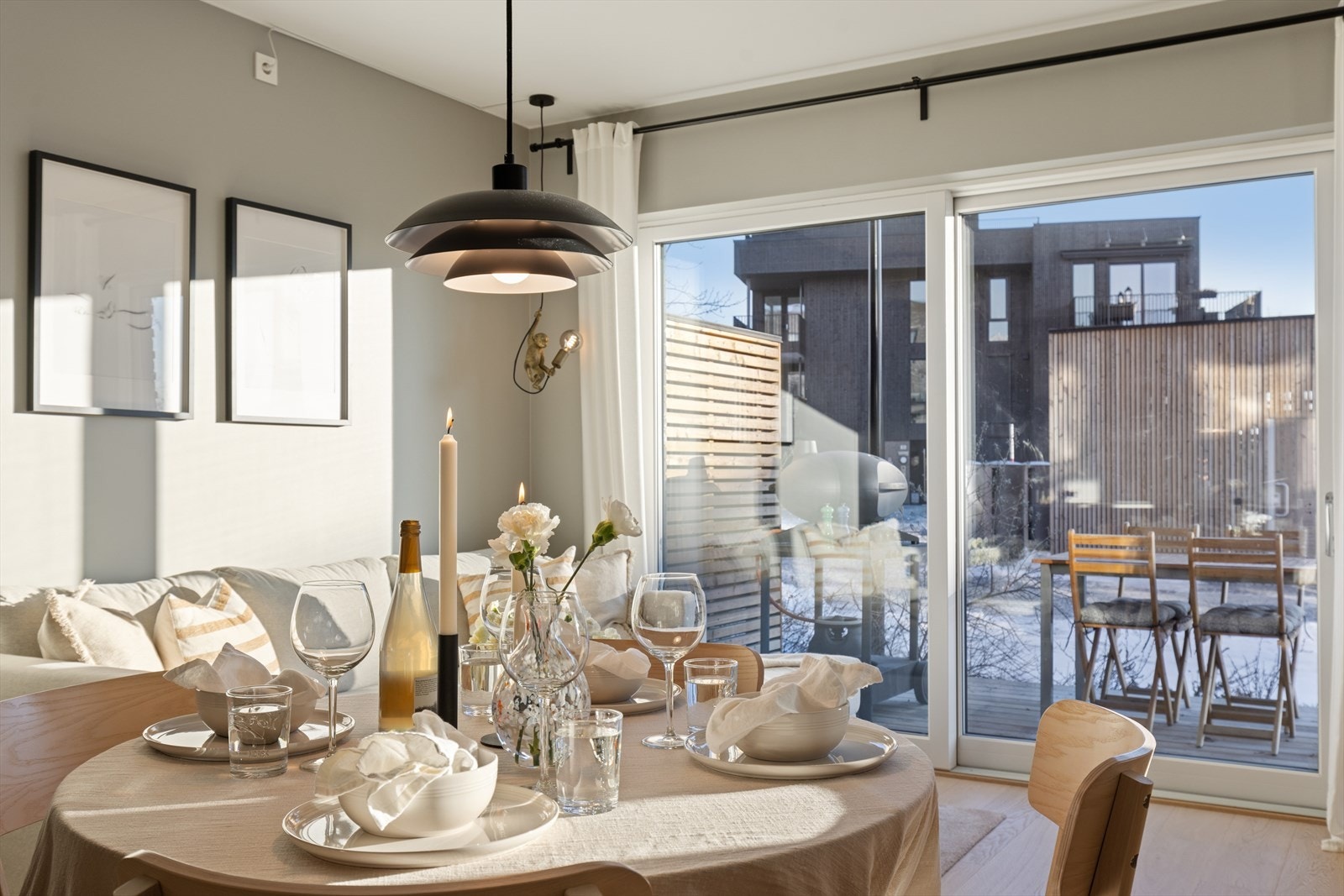 En moderne leilighet med en ettertraktet og sjønær beliggenhet på Fornebu. Galleribilde