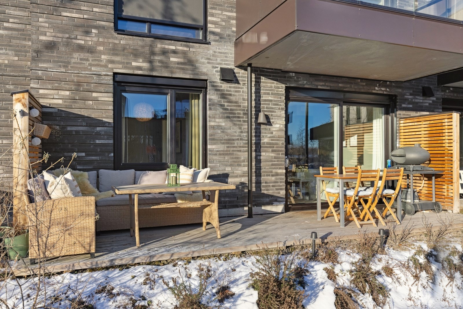 Den store terrassen fungerer som en forlengelse av stuen. Galleribilde