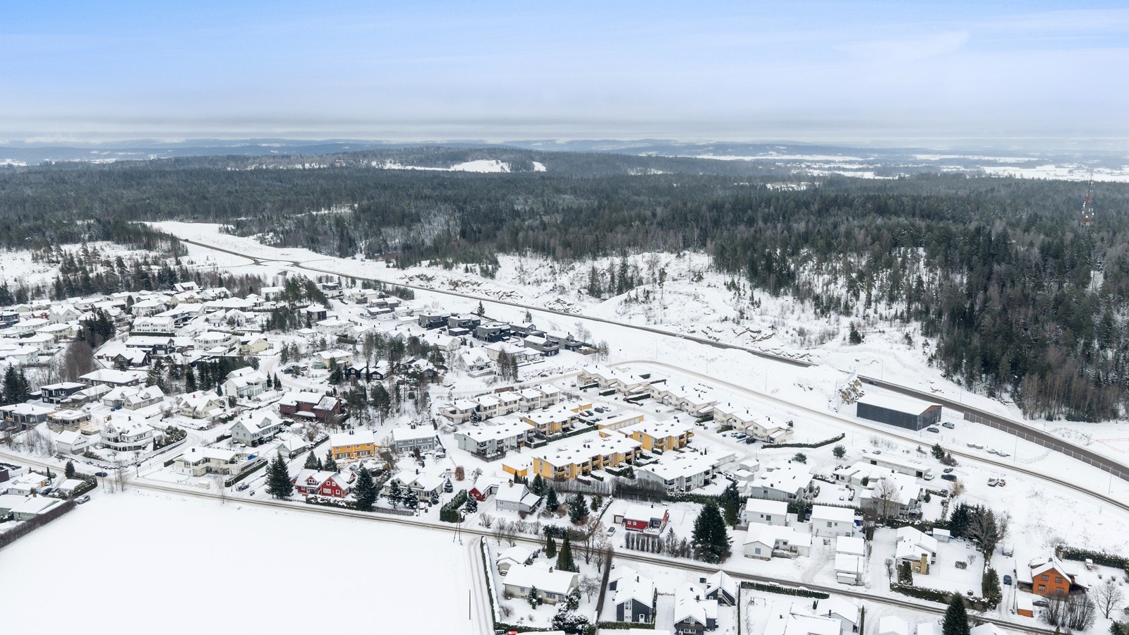 Det er også kort vei til marka med skiløyper og fine turstier. Galleribilde