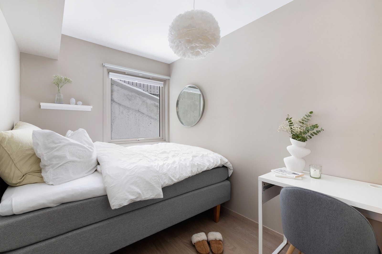 Soverom 2 med plass til dobbeltseng Galleribilde