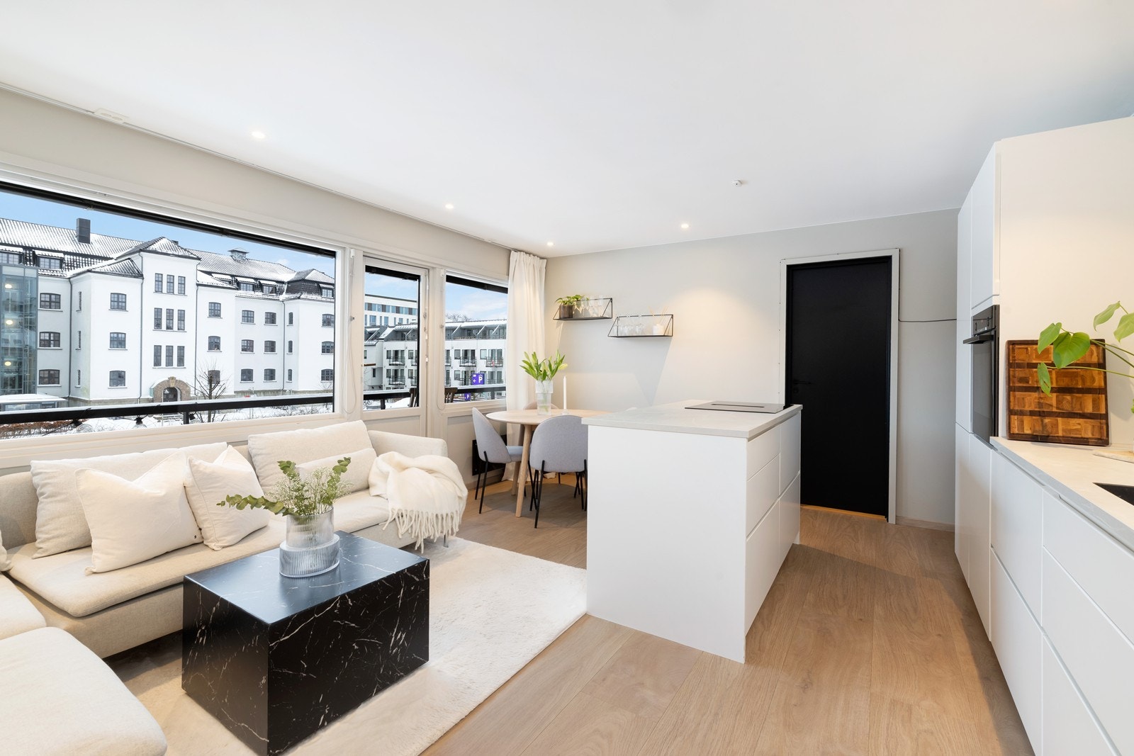 Eiendomsmegler Norge ved Henrik Lossius ønsker deg velkommen til Kongens gate 75! Galleribilde