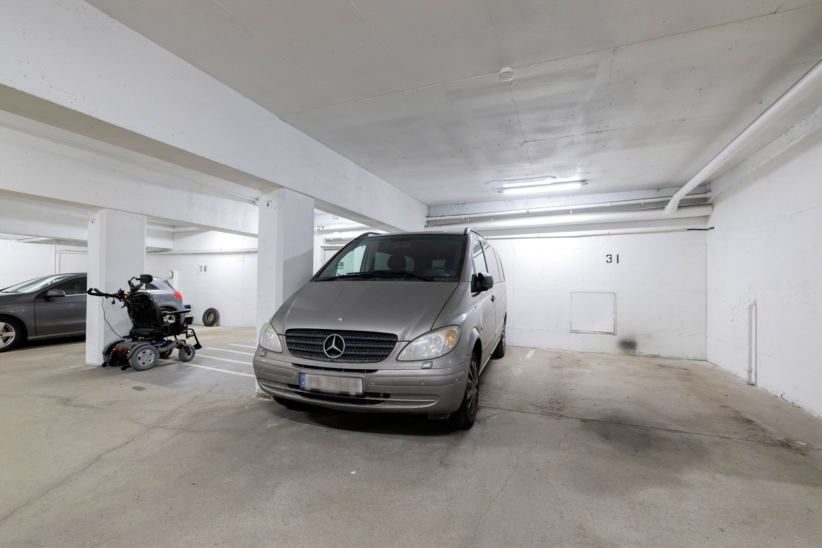 Tilhørende garasjeplass Galleribilde