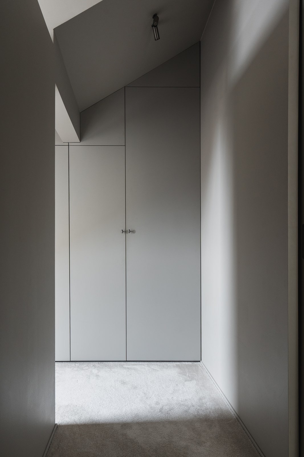 Bespoke, listefrie dører av møbelsnekker Inetriør Helhet med beslag fra Alabaster Galleribilde