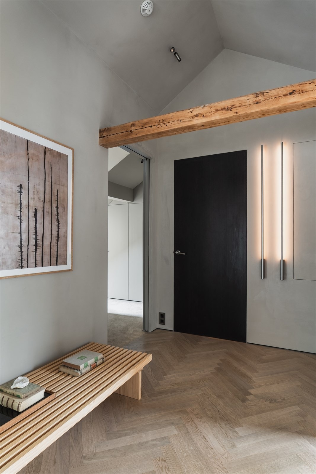 I loftsetasjen er takhøyden målt til 3,60m på det høyeste - den imponerende takhøyde forsterker romfølelsen Galleribilde