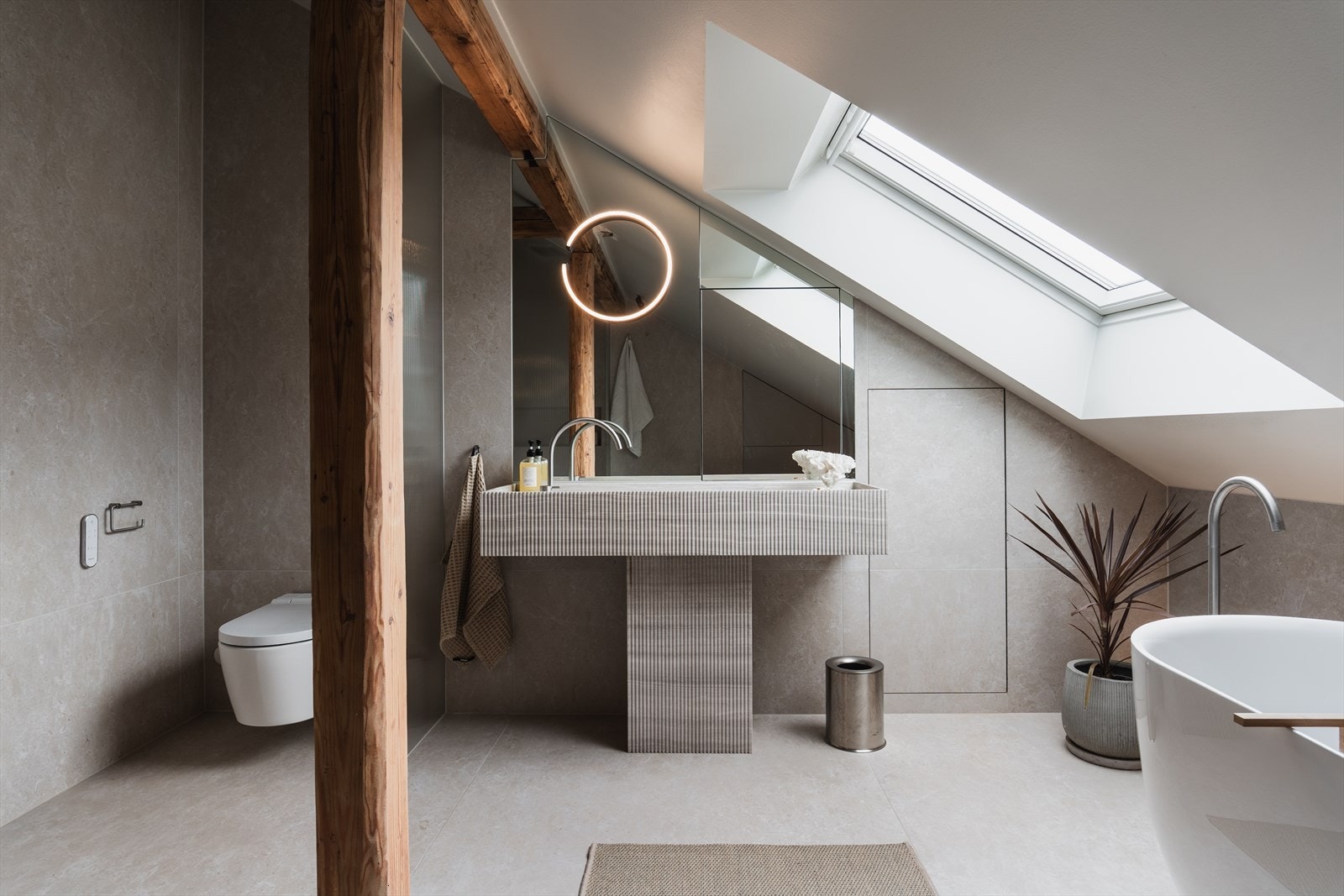 Alt fra terrasser til overflater gulv og vegger samt baderom er House of Creation involvert for å skape de beste løsningene for rommene, med materialvalg og finisharbeid i særklasse Galleribilde