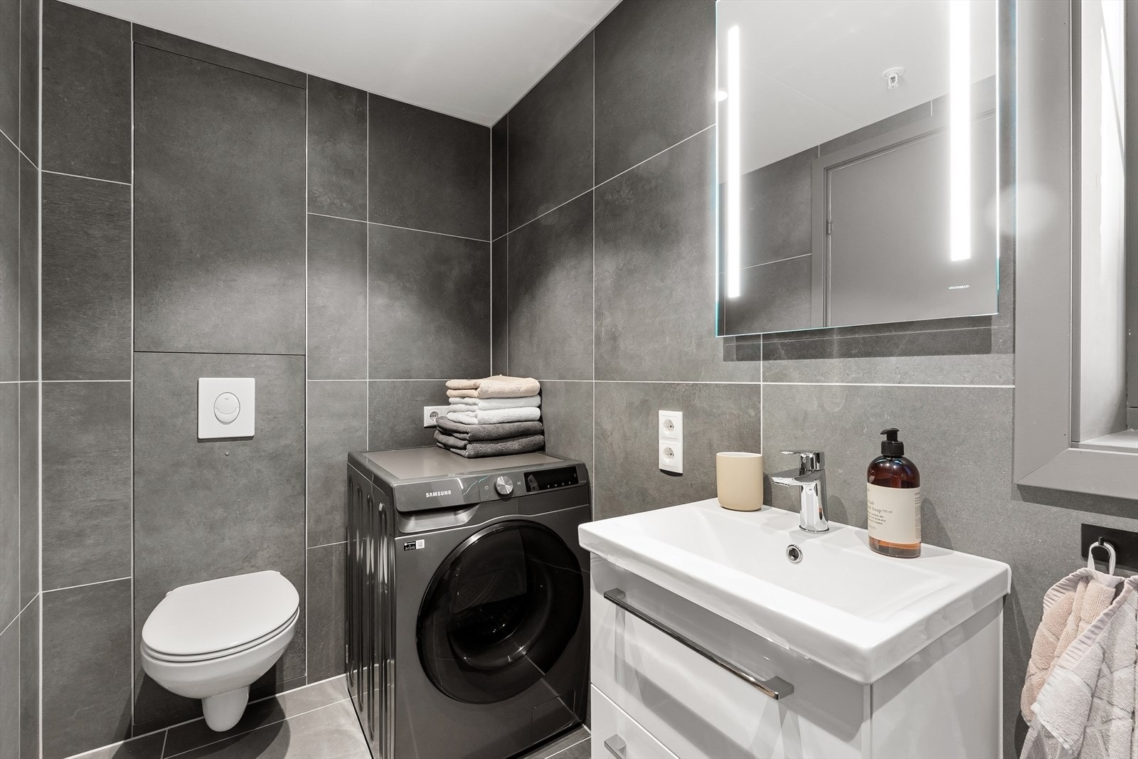 Opplegg for vaskemaskin. Galleribilde