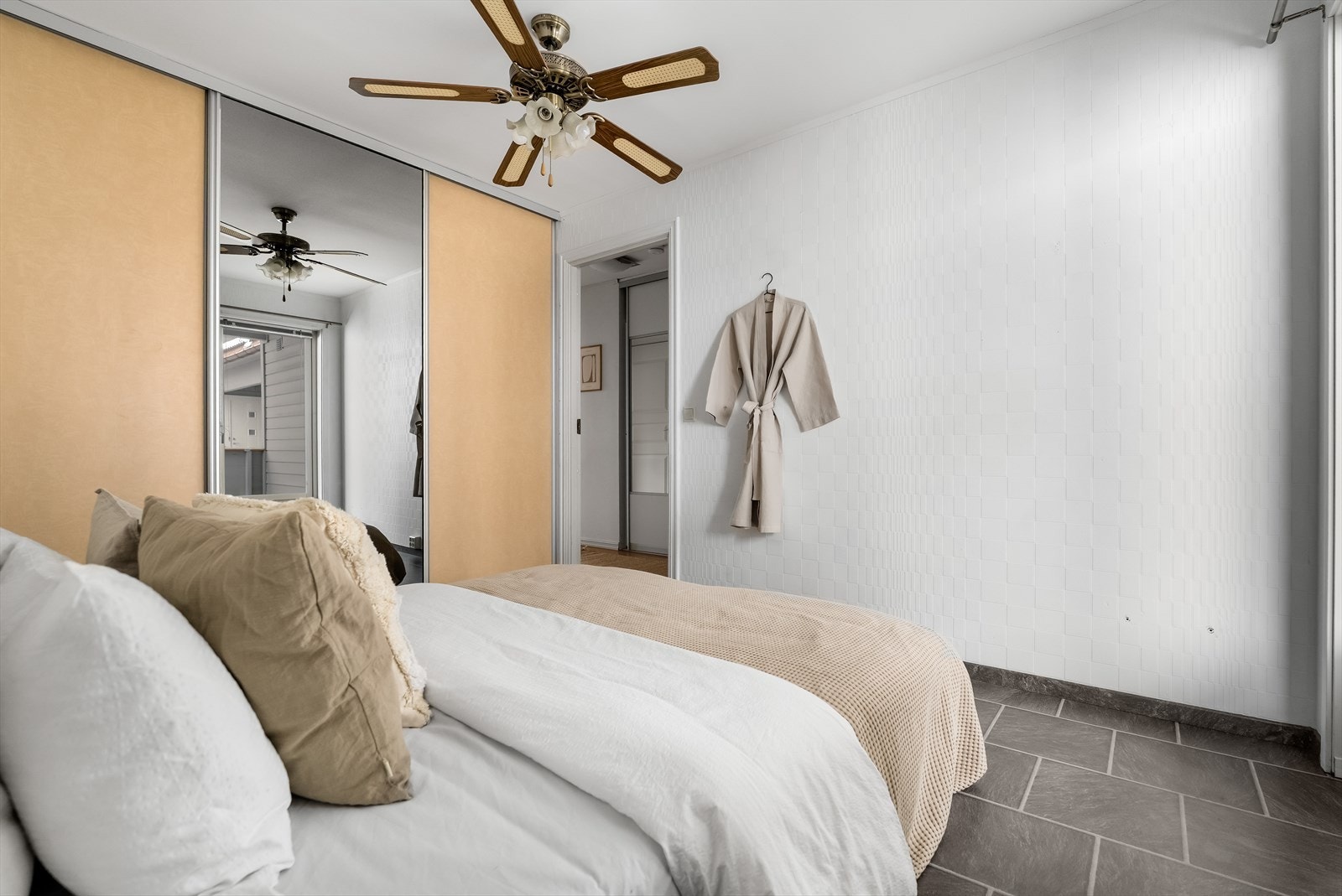 Hovedsoverommet har integrert skyvedørsgarderobe. Galleribilde