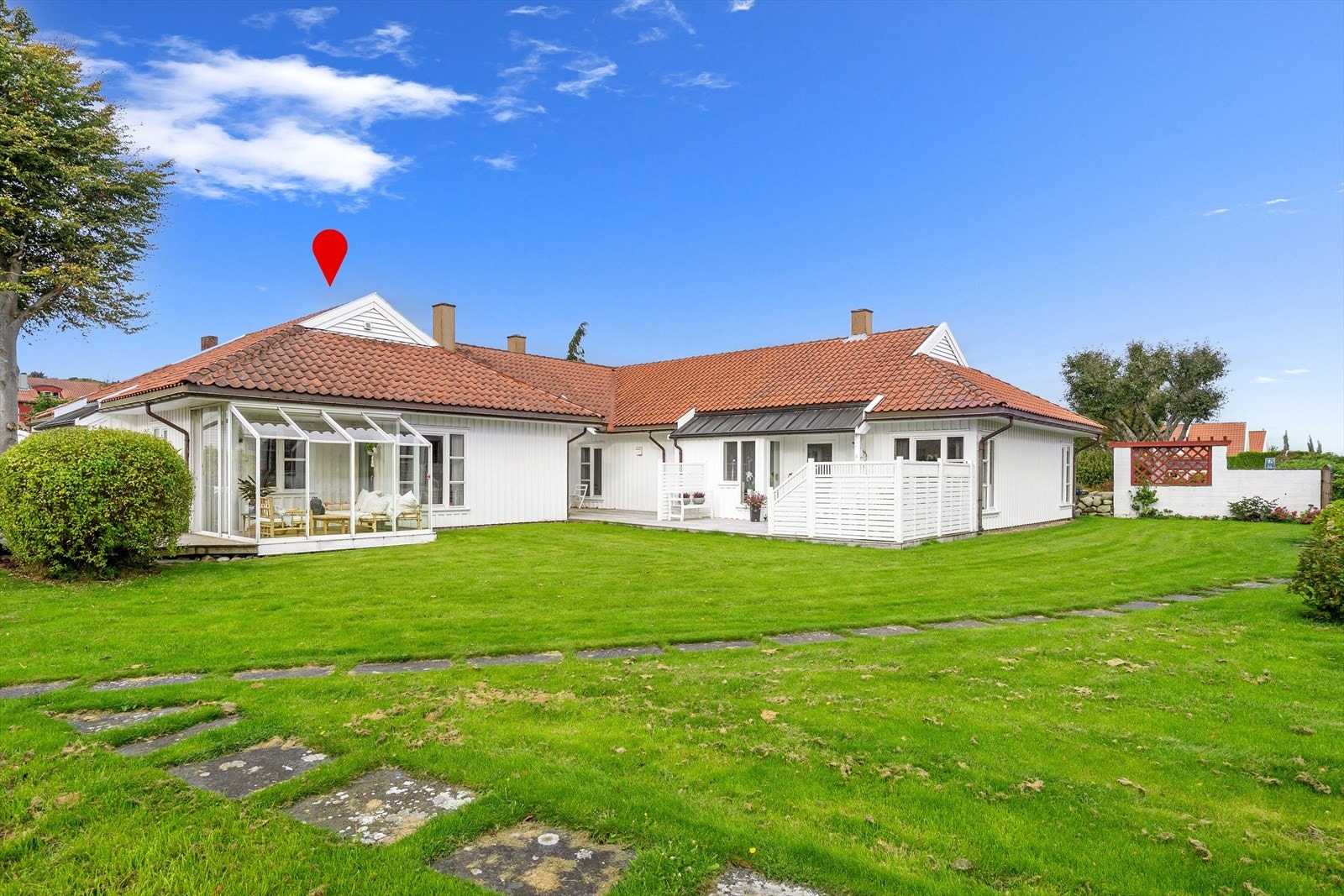 Boligen grenser til stort grøntområde tilhørende Frøystad velforening Galleribilde