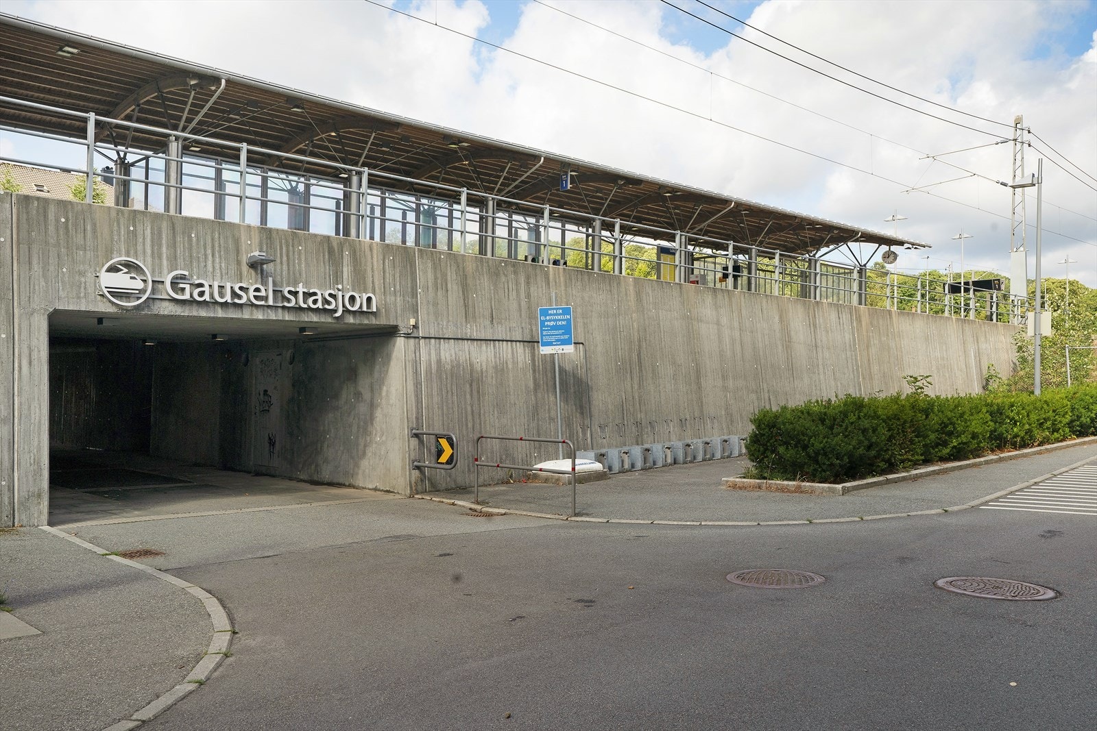 Kort vei til buss og tog. Galleribilde