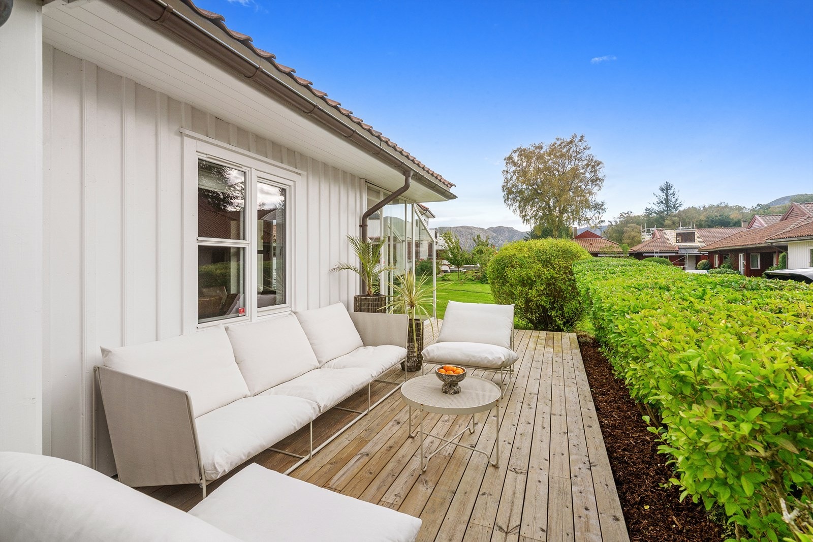 Sørvendt terrasse med gode solforhold Galleribilde