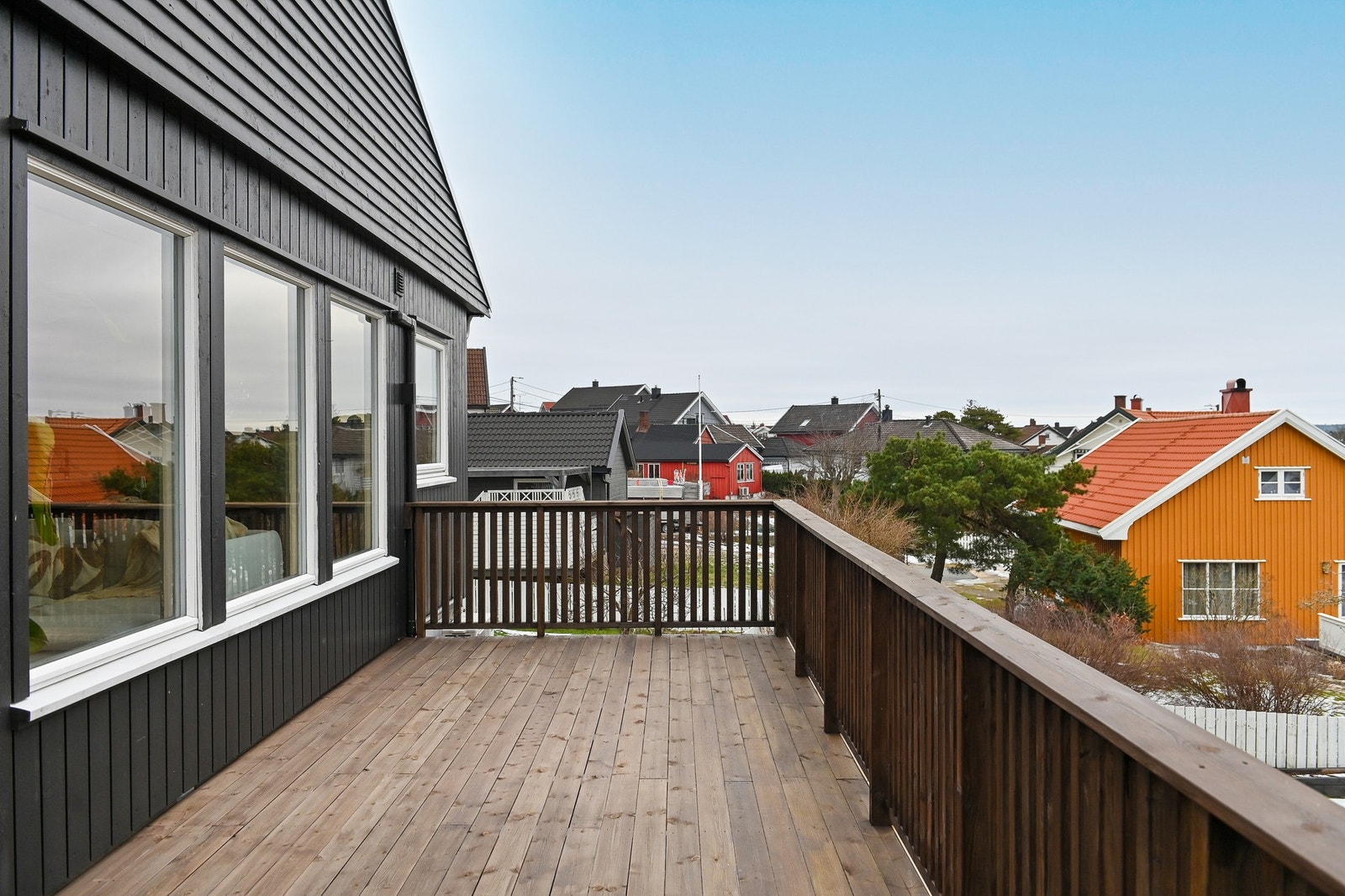 Verandaen er utvidet og fremstår større enn det som fremgår av byggetegningene Galleribilde