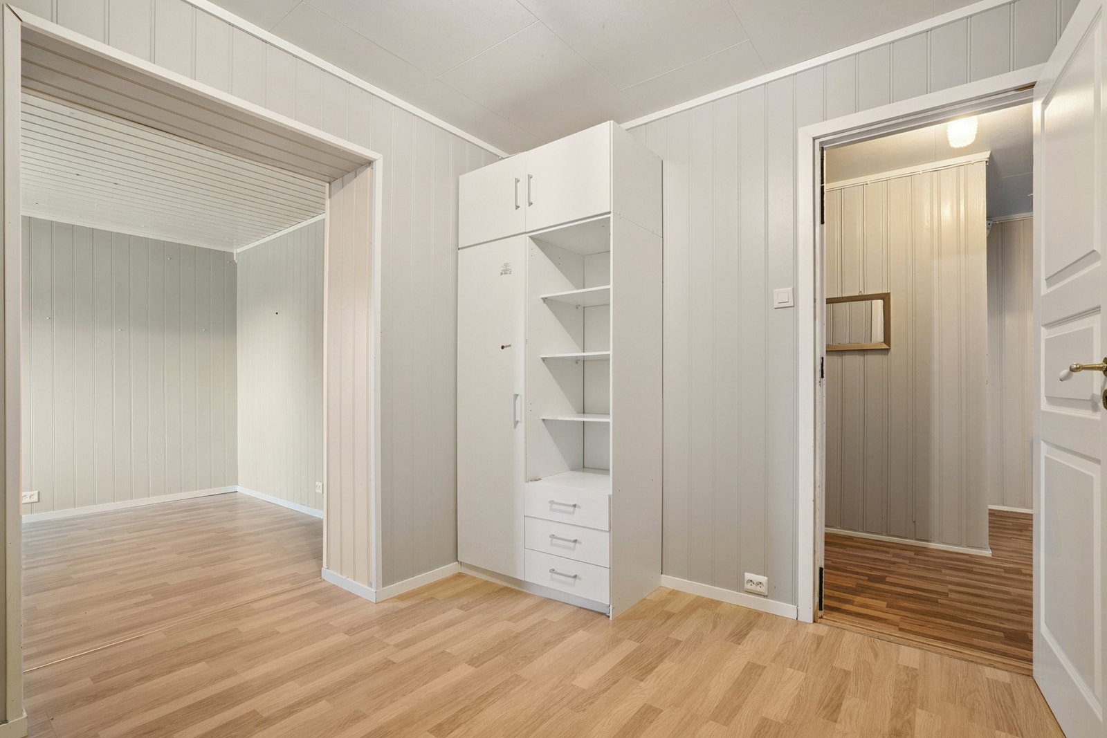 Boligen holder normal standard ut ifra byggeår, men har behov for modernisering. Galleribilde