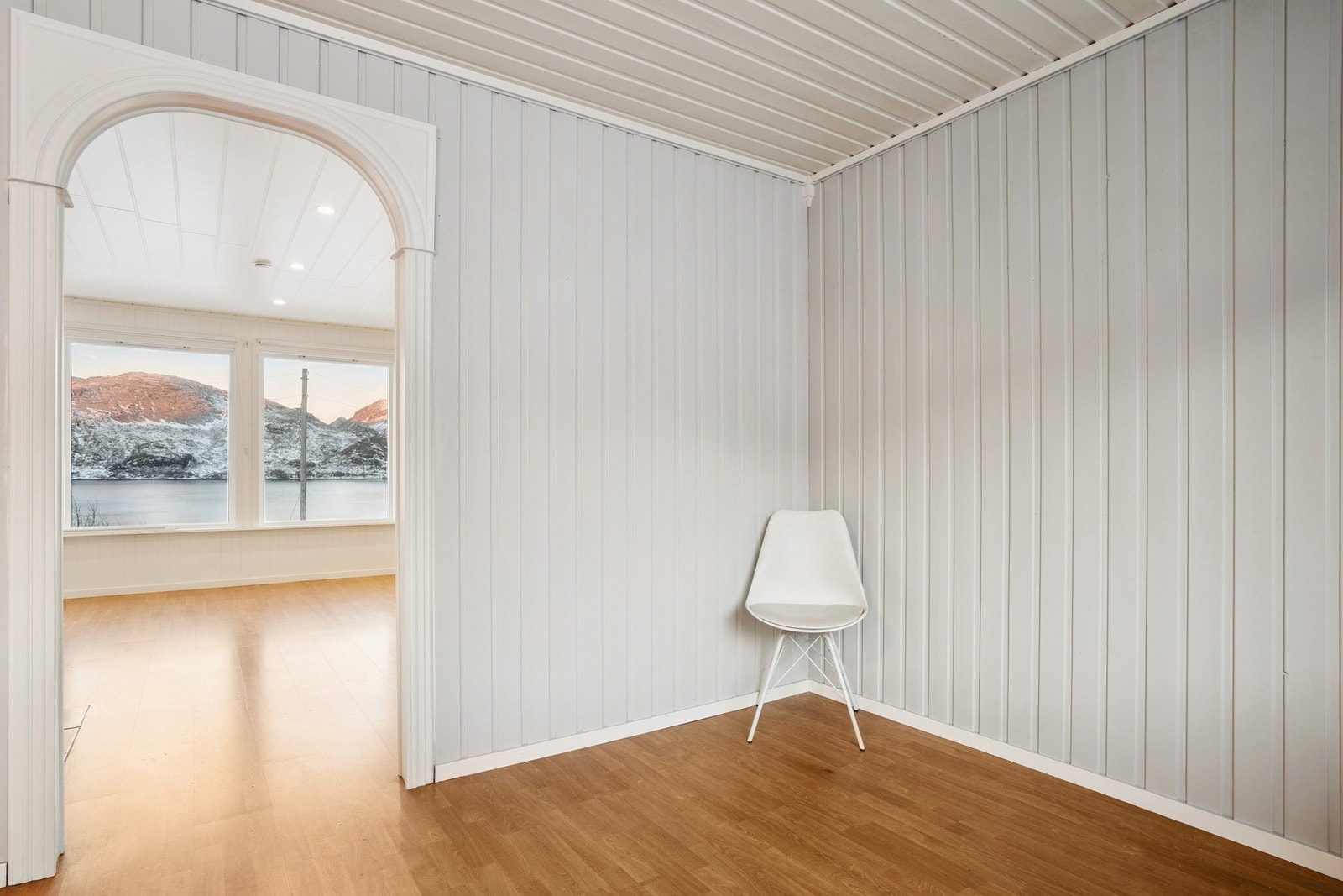 Deler av spisestuen. Galleribilde