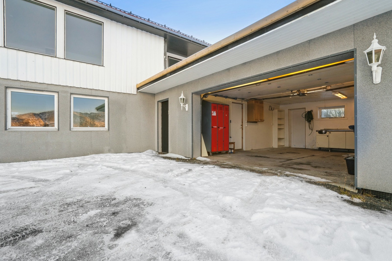 Romslig garasje - ypperlig om vinteren. Galleribilde