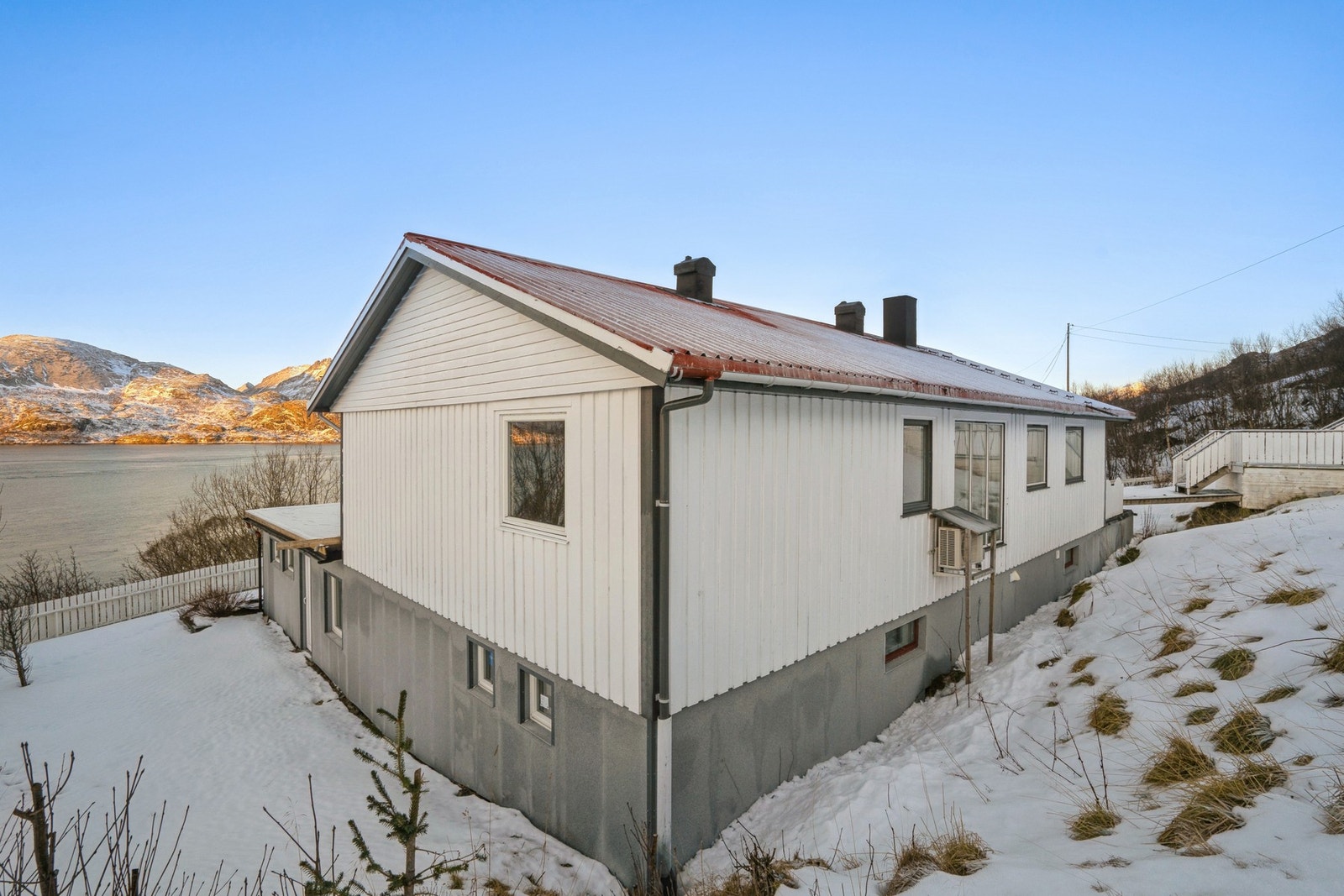 Lofoten er et eldorado for friluftsinteresserte med muligheter for klatring, sykling, fiske, padling og mye mer. Galleribilde