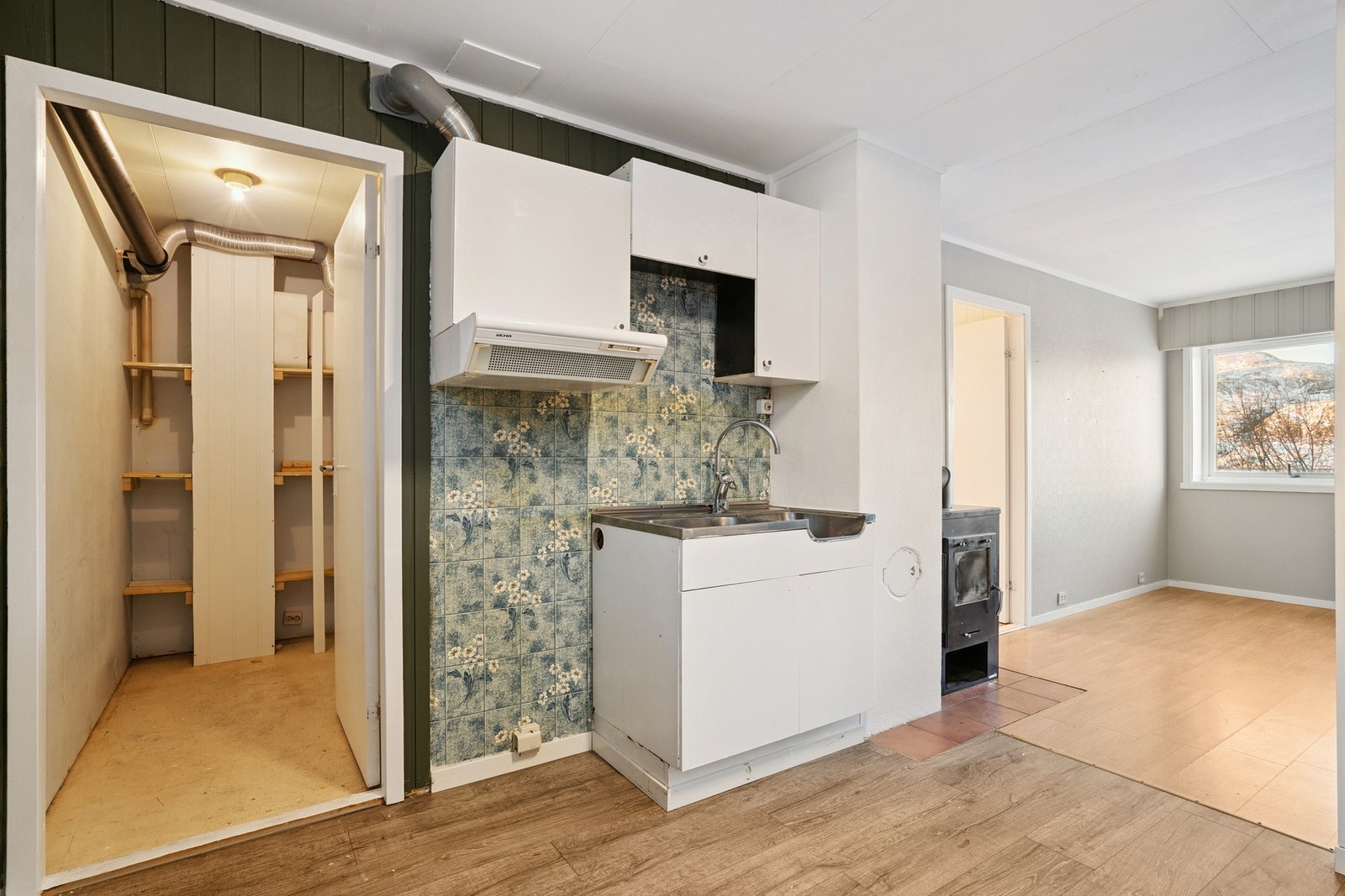 Bakliggende bod som gir ekstra lagringsplass. Galleribilde