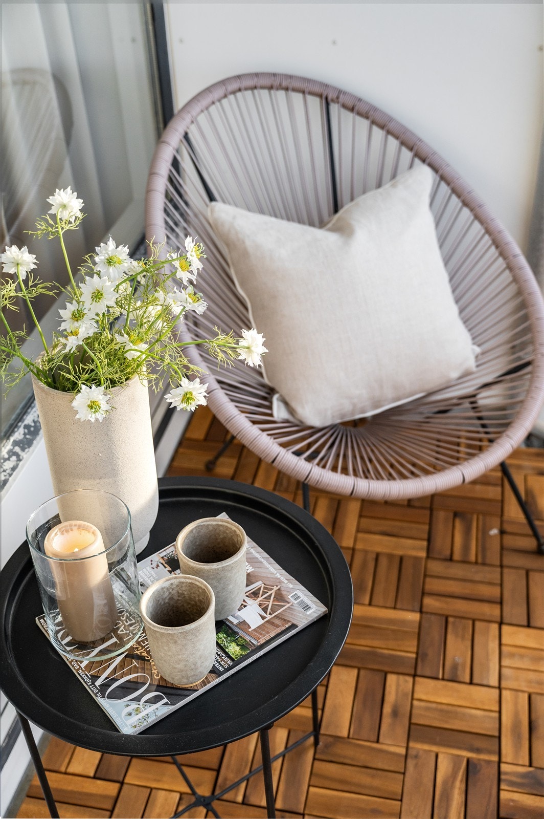 Balkongen lar seg enkelt møblere med utemøbler. Galleribilde