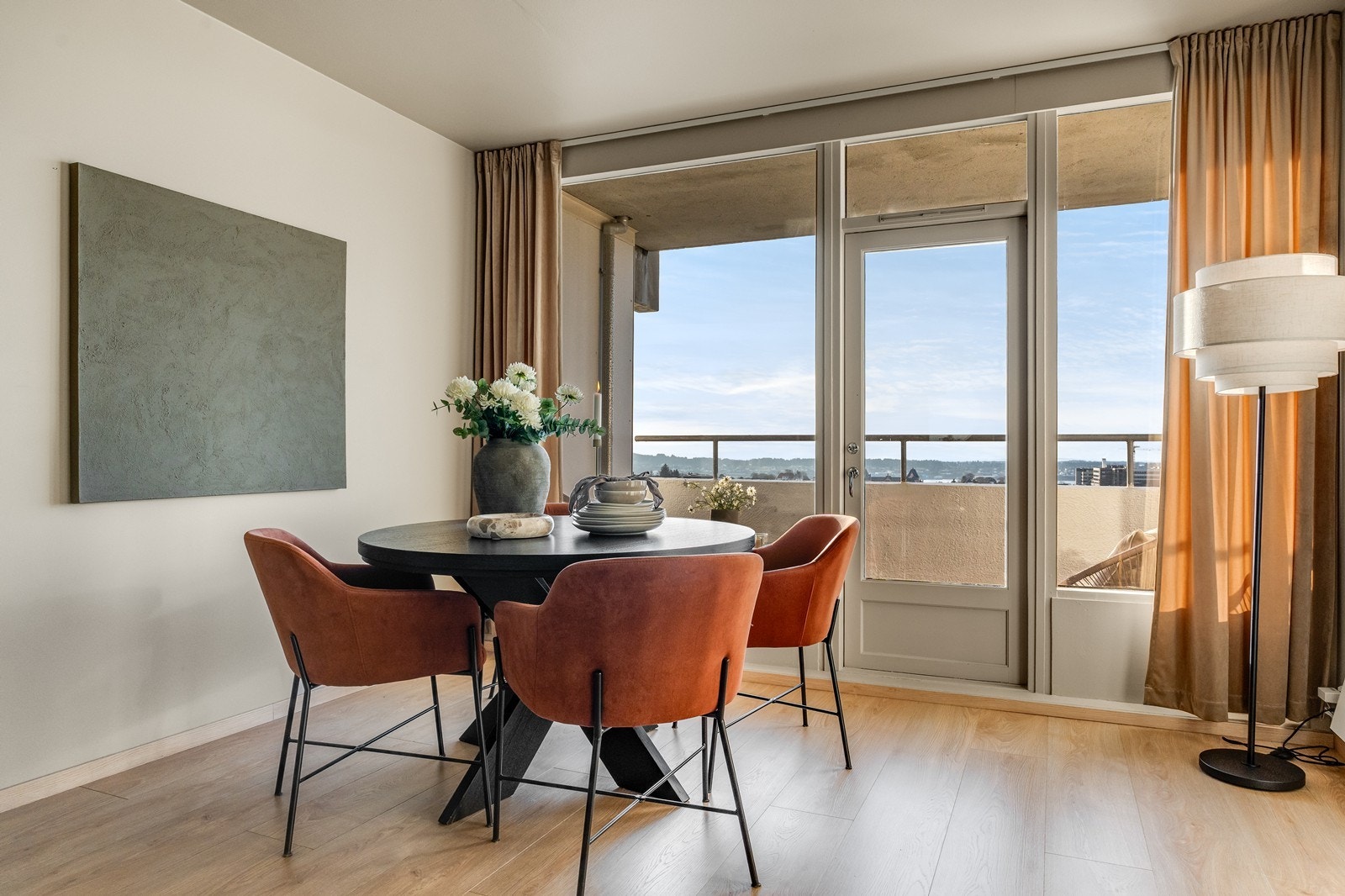 Høytliggende plassering i 8.etasje sørger for flott utsikt. Galleribilde