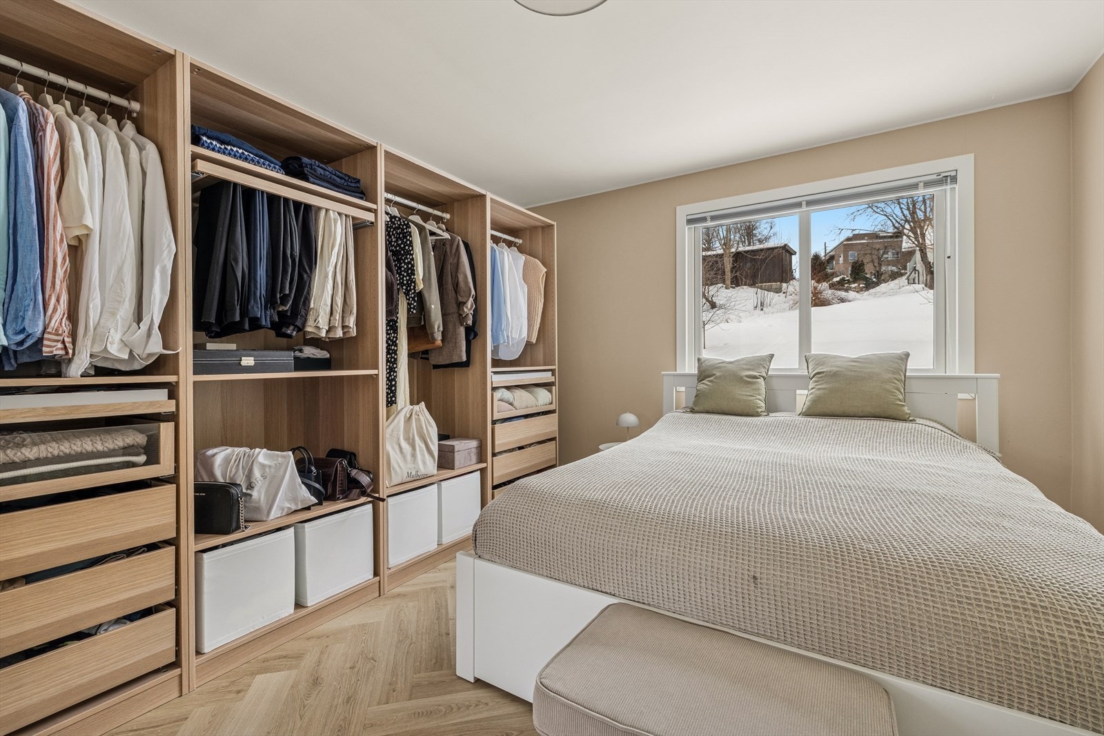 Leiligheten har tre soverom med fleksible bruksmuligheter. Galleribilde