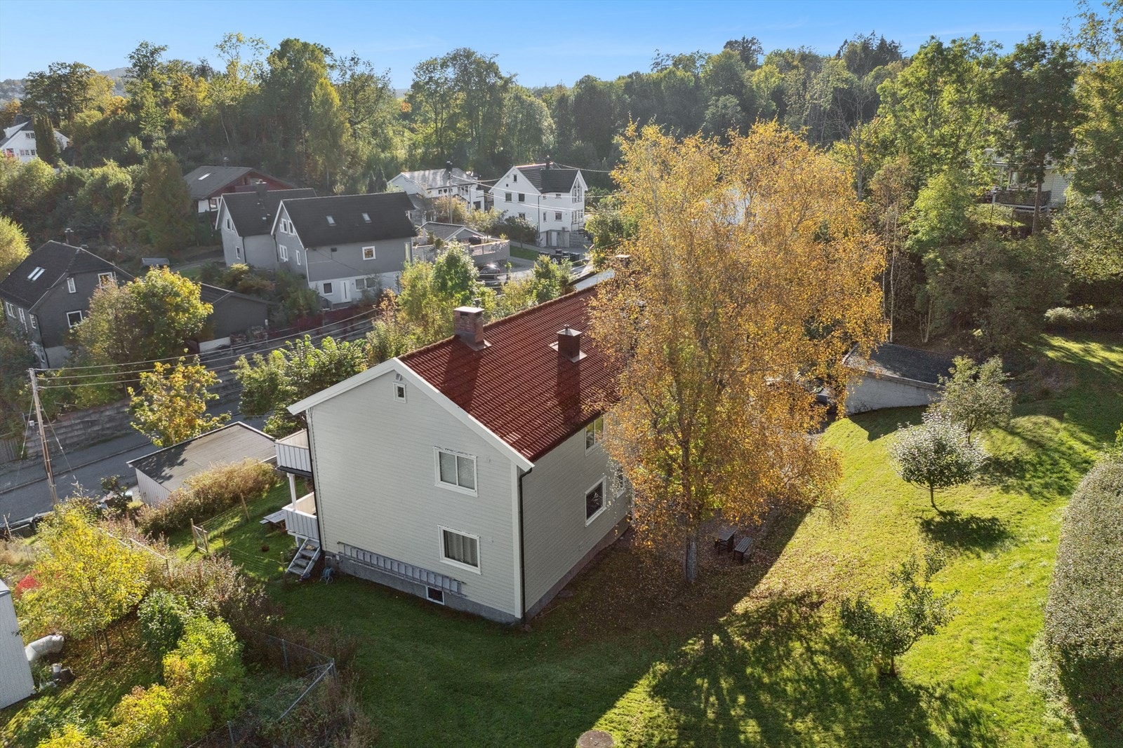 Leiligheten har en attraktiv beliggenhet i et etablert og praktisk område rett ved Asker sentrum. Galleribilde