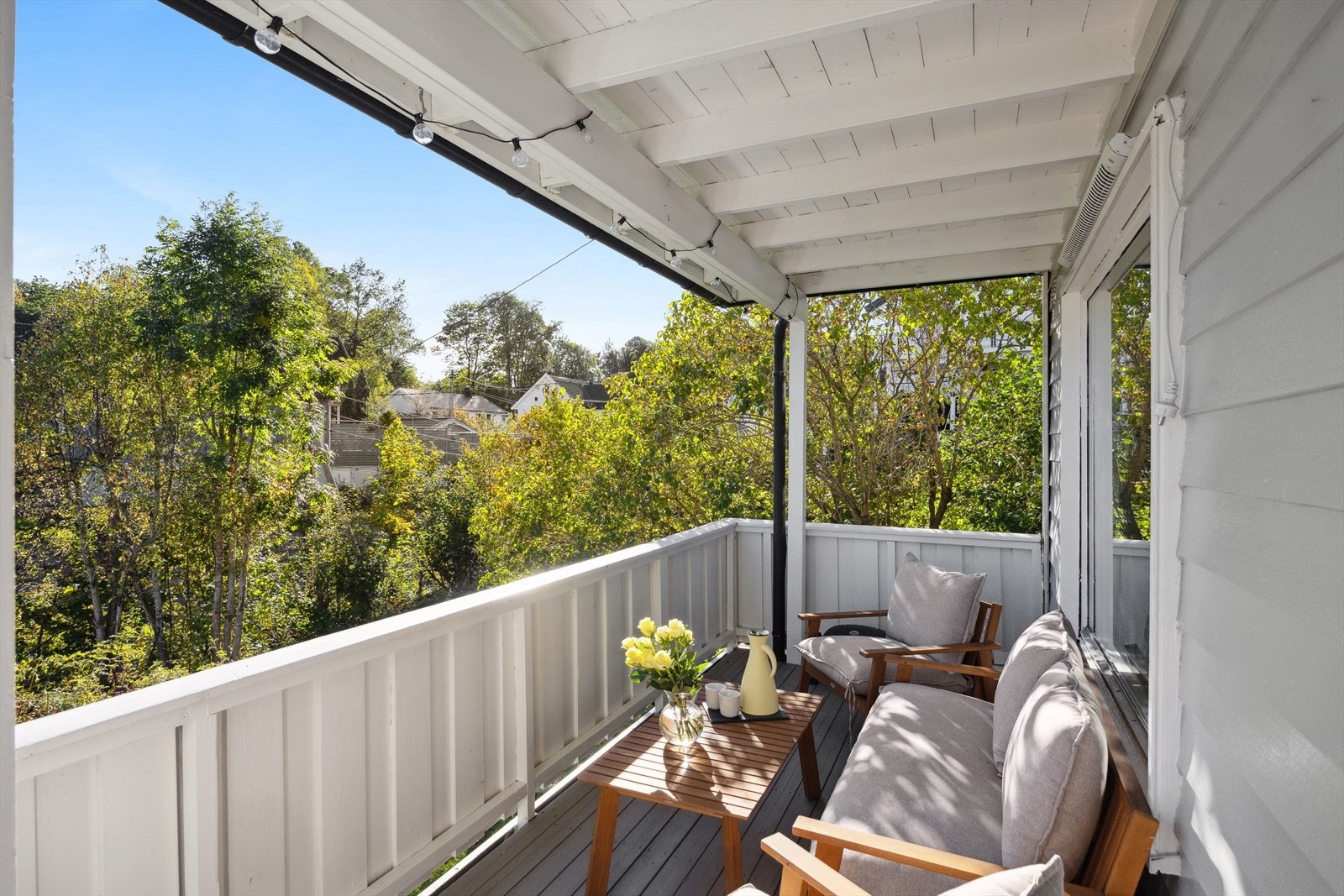 Uteplassen gir en fin forlengelse av oppholdsarealet i sommerhalvåret. Galleribilde